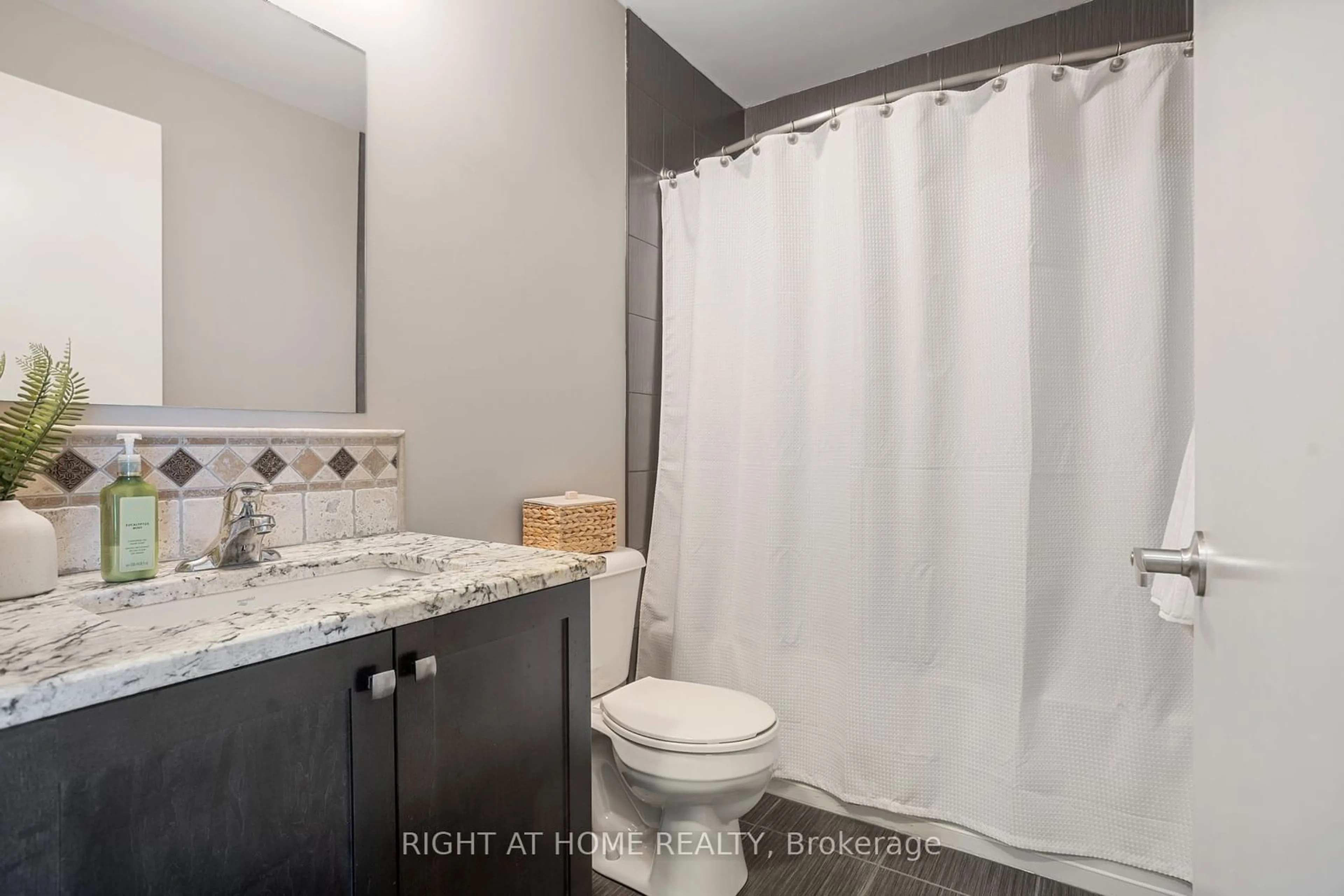 Standard bathroom, unknown for 150 Water St #311, Cambridge Ontario N1R 0B5