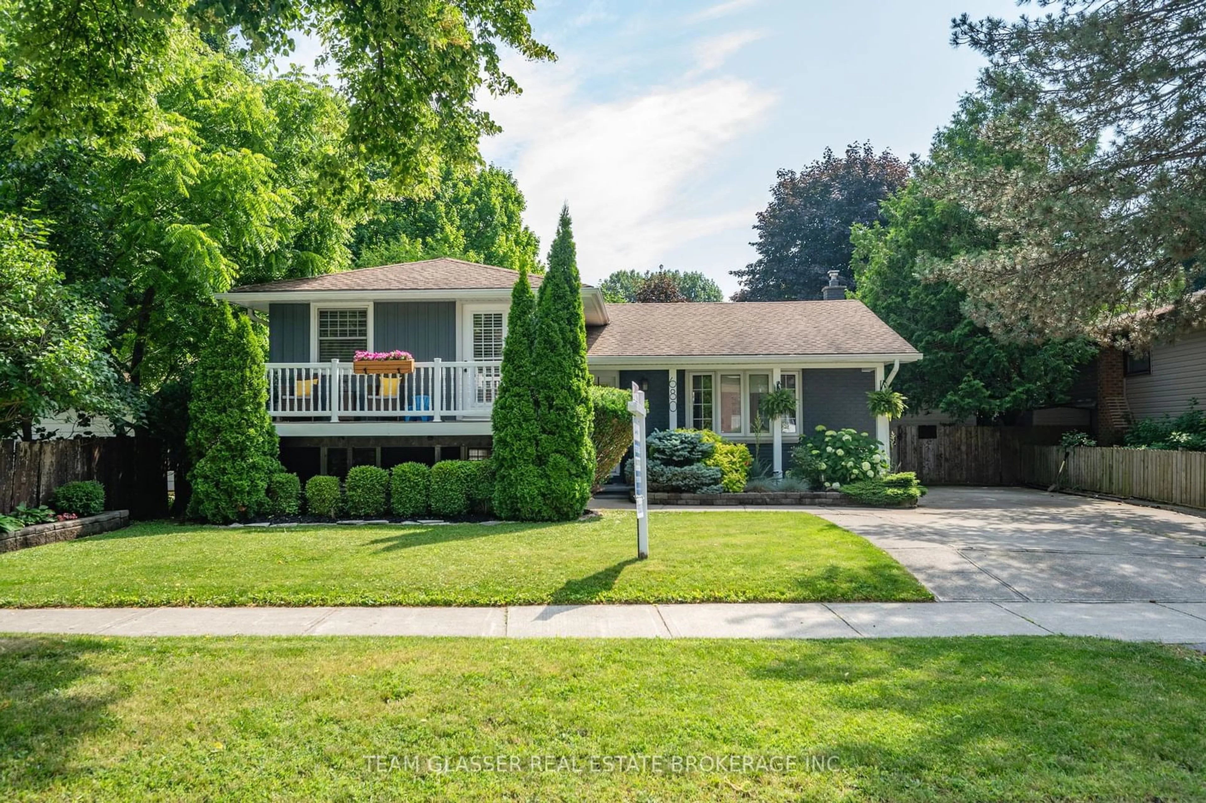 Home with vinyl exterior material, street for 680 Griffith St, London Ontario N6K 2W4