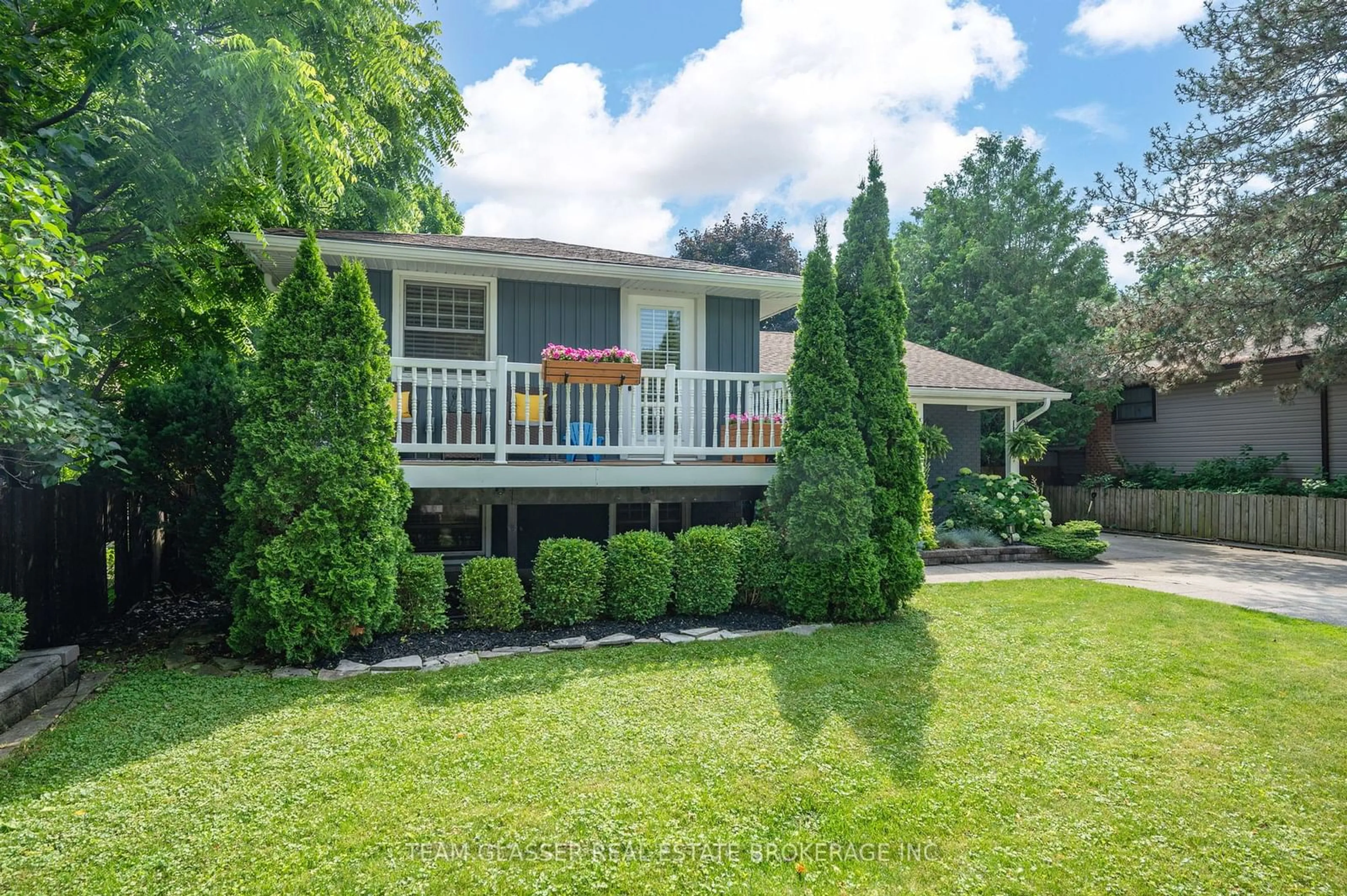 Home with vinyl exterior material, unknown for 680 Griffith St, London Ontario N6K 2W4