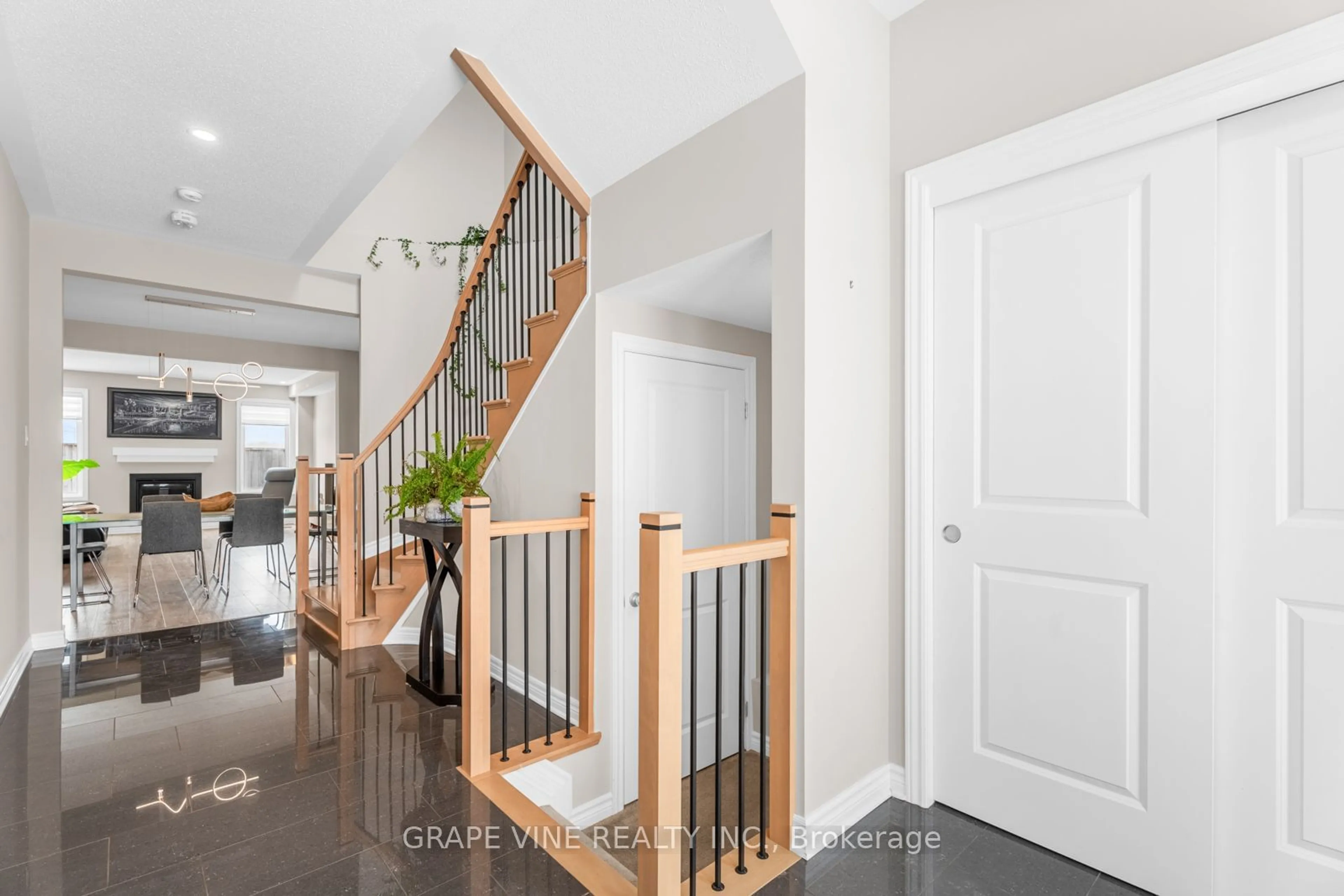 Indoor entryway for 46 Knockaderry Cres, Barrhaven Ontario K2J 6G8