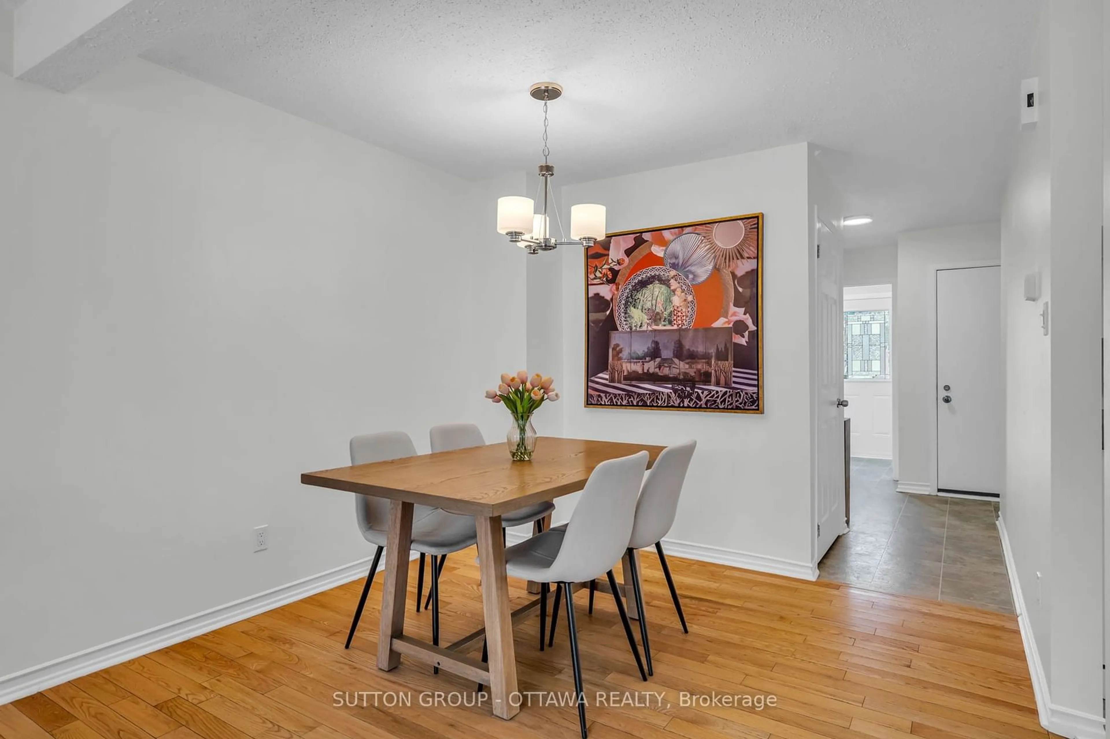 Dining room, wood/laminate floor for 406 SANDHAMN, Hunt Club - South Keys and Area Ontario K1T 2Y8