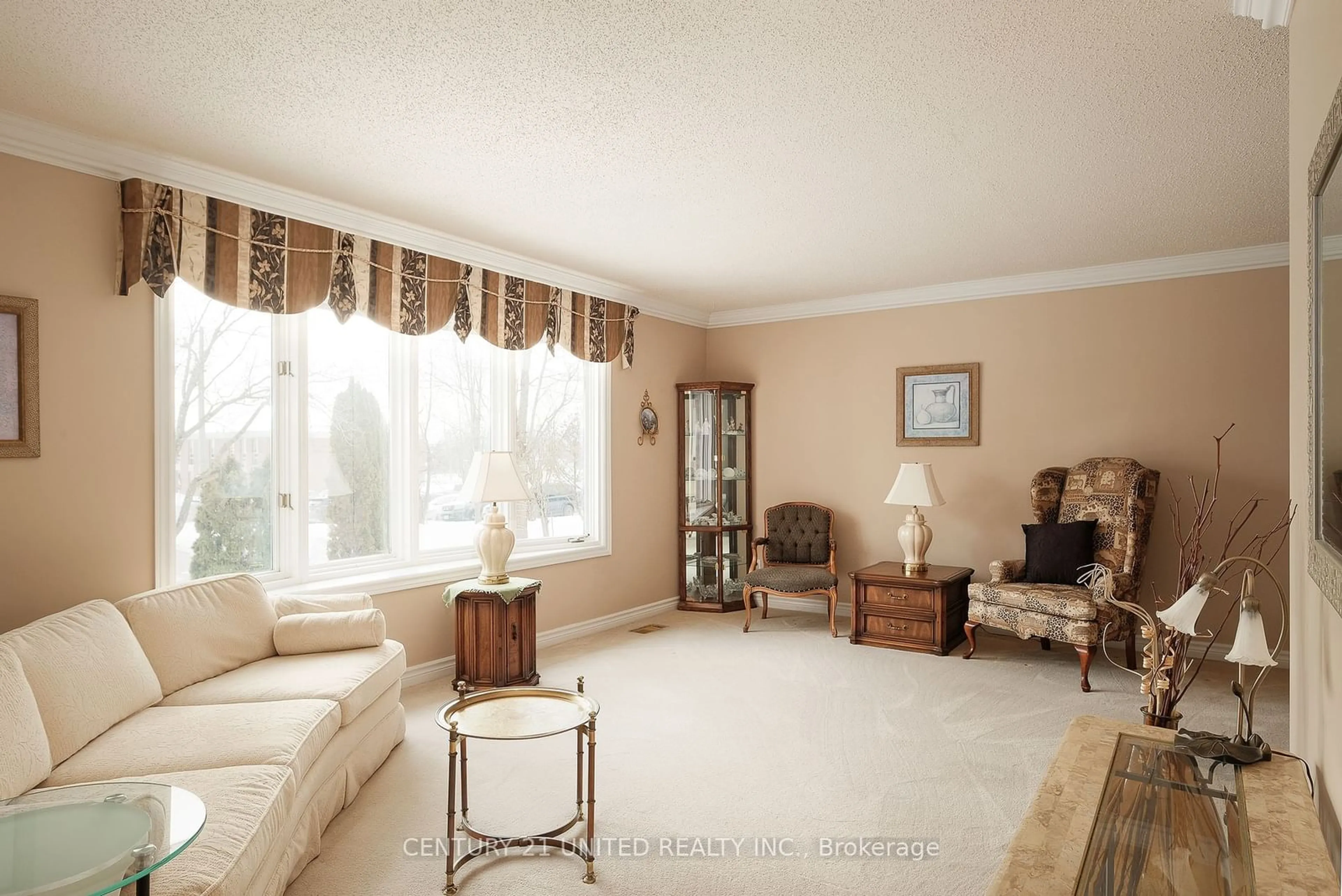 Living room with furniture, unknown for 1229 Neptune St, Peterborough Ontario K9H 7M1