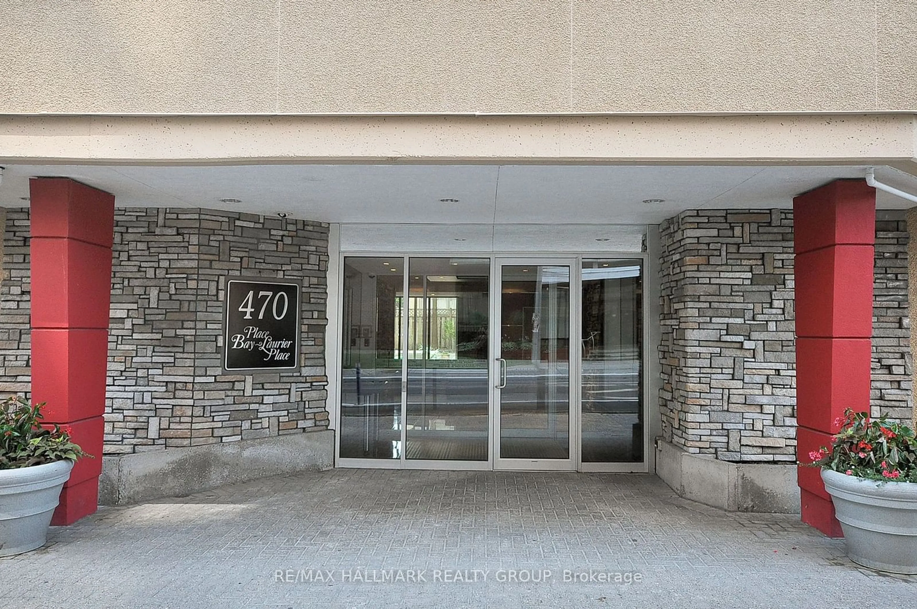 Indoor foyer for 470 Laurier Ave #1808, Ottawa Centre Ontario K1R 7W9