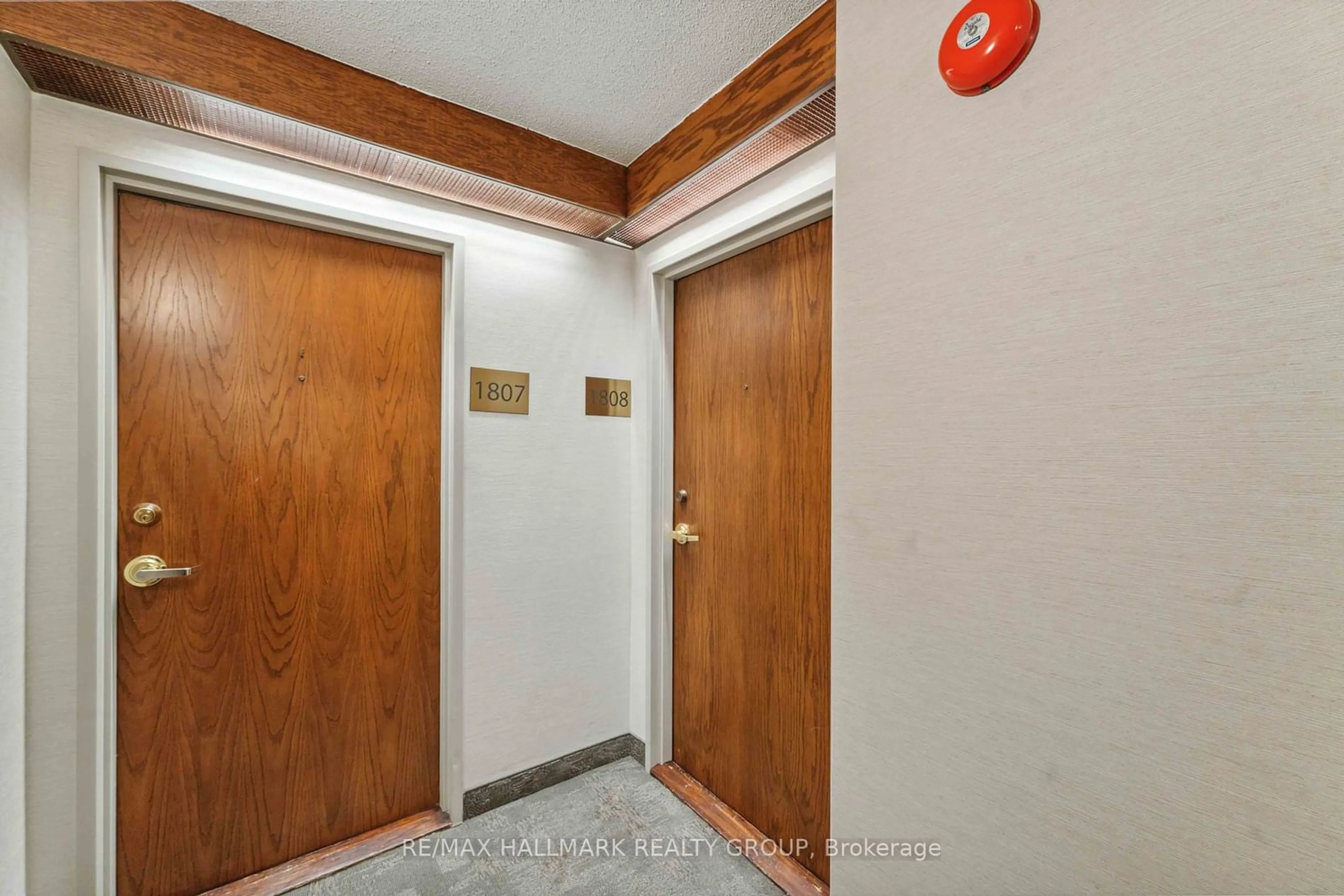 Indoor foyer for 470 Laurier Ave #1808, Ottawa Centre Ontario K1R 7W9