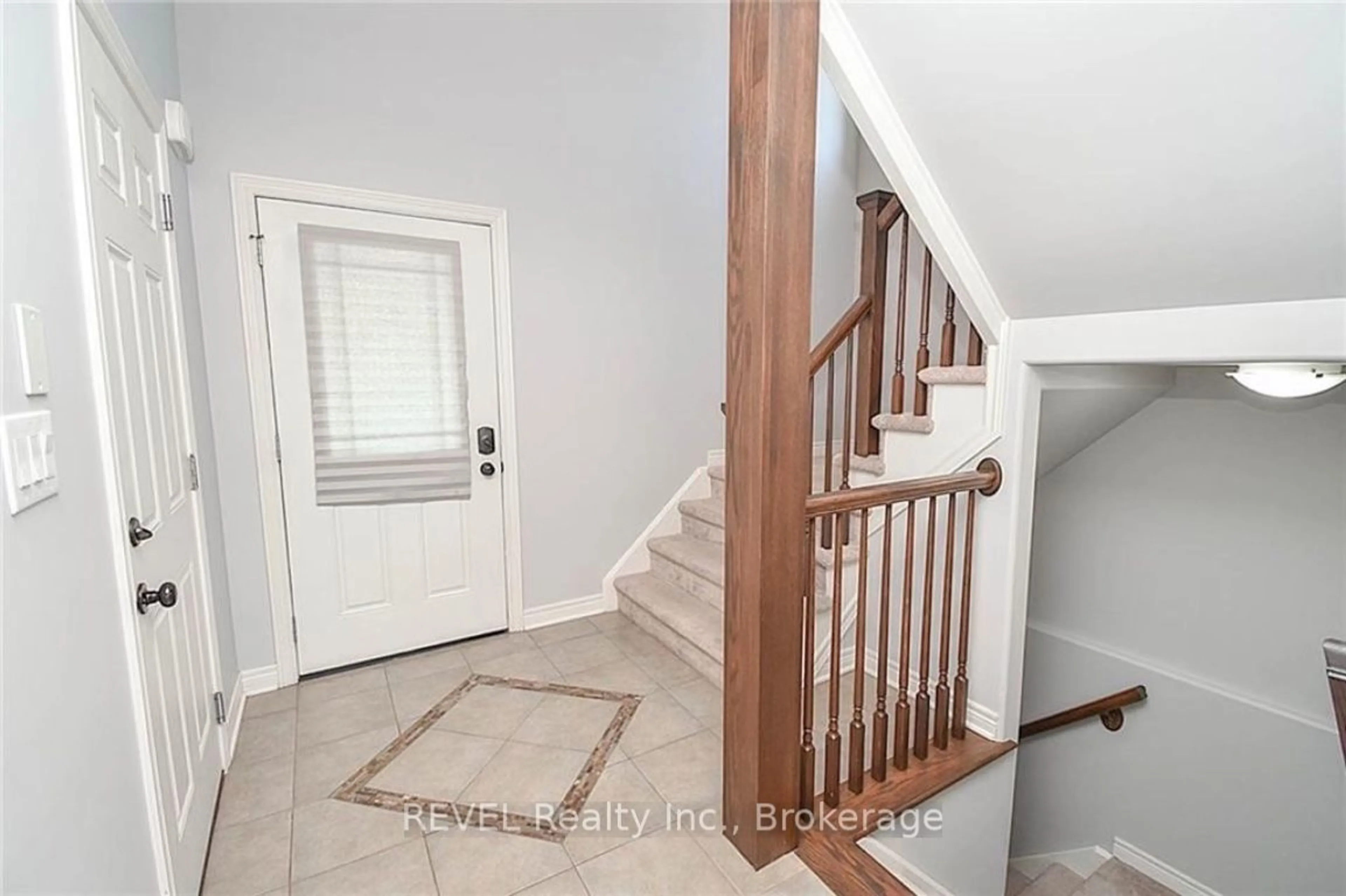 Indoor entryway for 6030 WIENS Blvd, Niagara Falls Ontario L2H 0J2