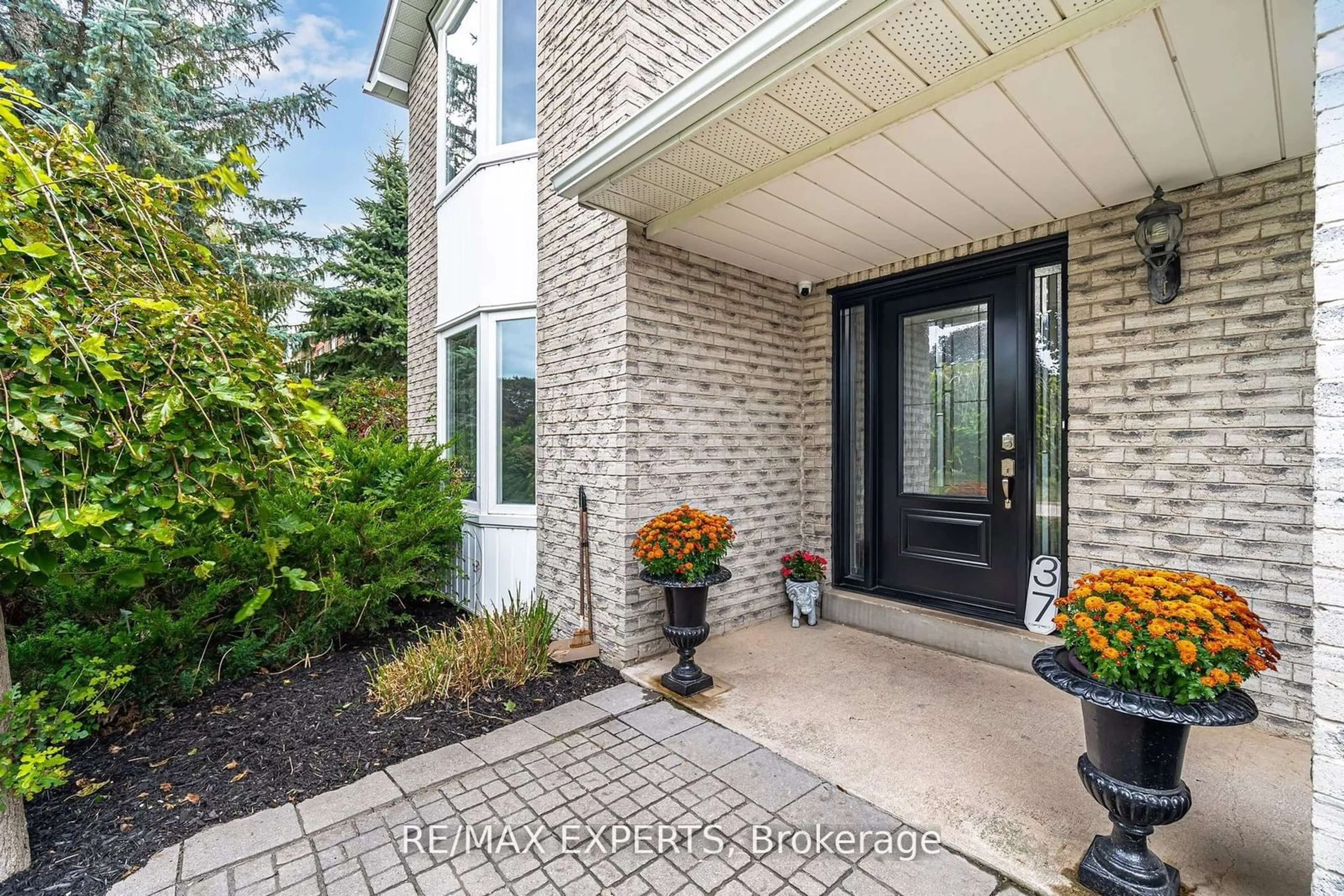 Indoor entryway for 37 Erinlea Cres, Erin Ontario N0B 1T0