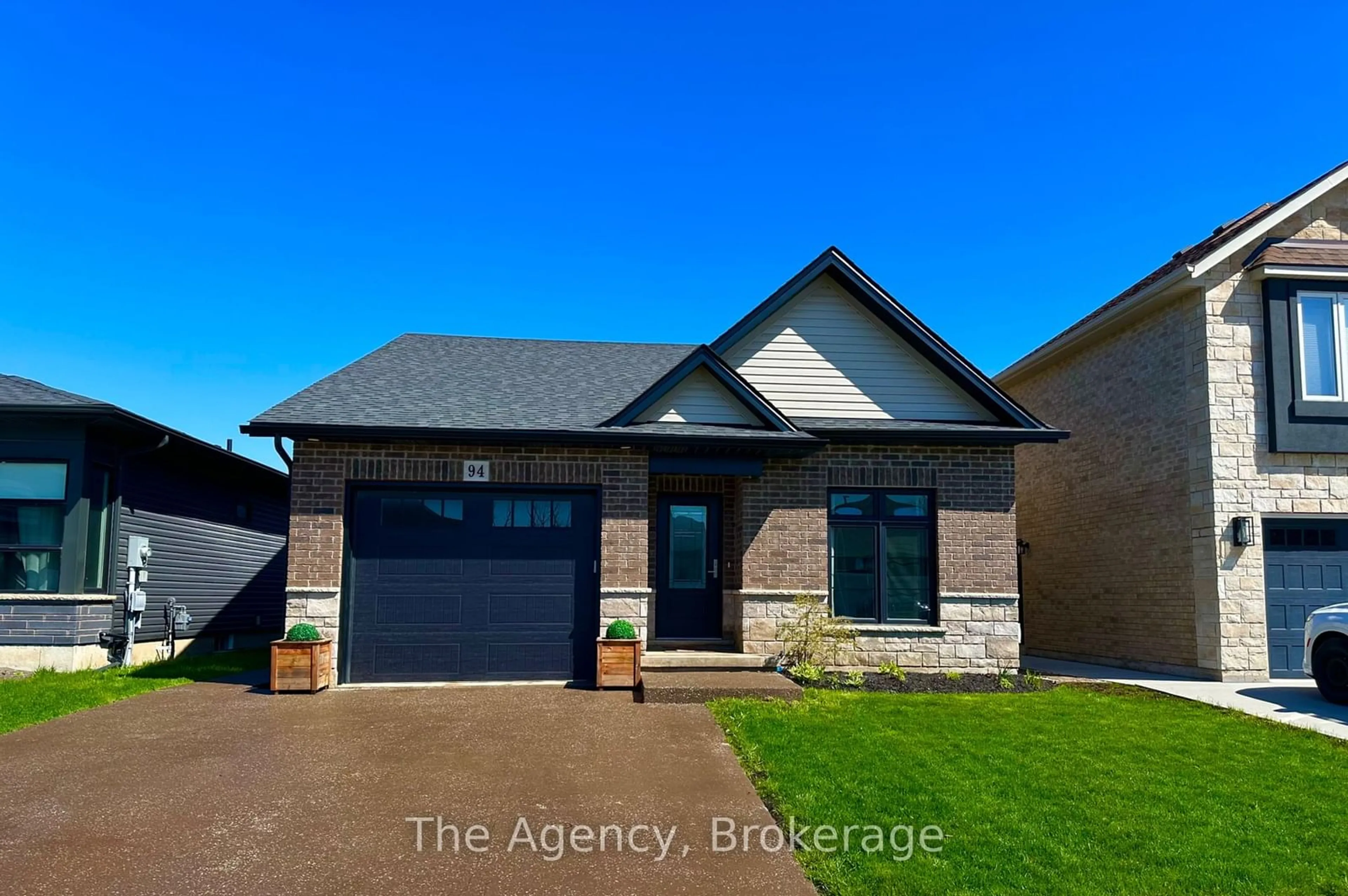 Home with brick exterior material, street for 94 WILLOWBROOK Dr, Welland Ontario L3C 0G2