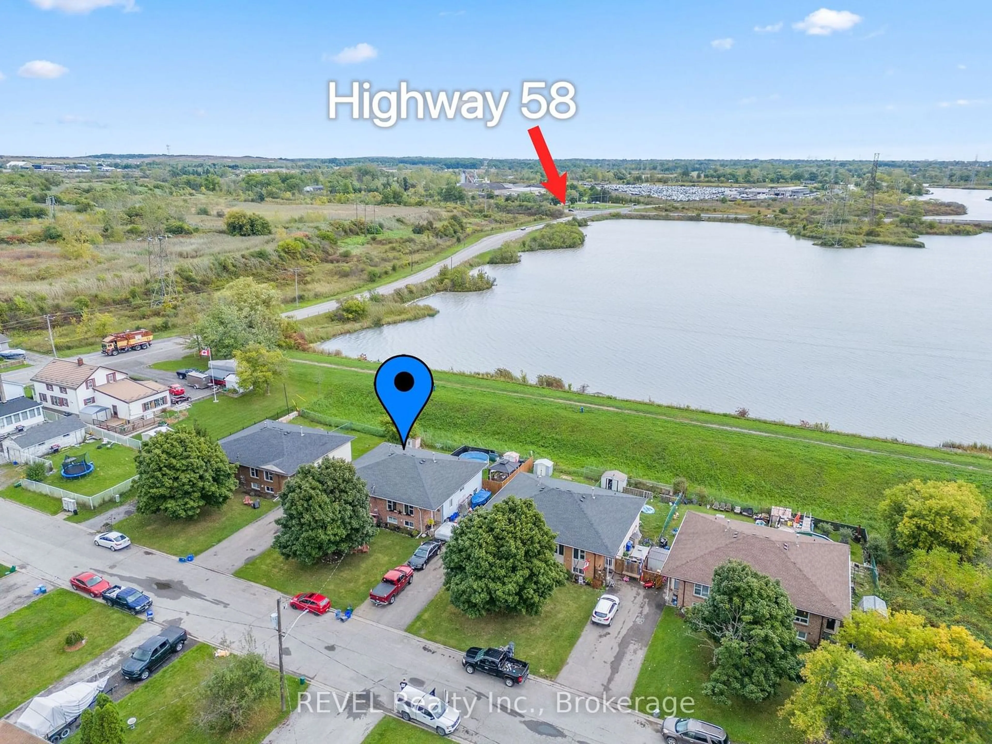 A pic from outside/outdoor area/front of a property/back of a property/a pic from drone, water/lake/river/ocean view for 104 BARTLETT St, Thorold Ontario L2V 4Y5