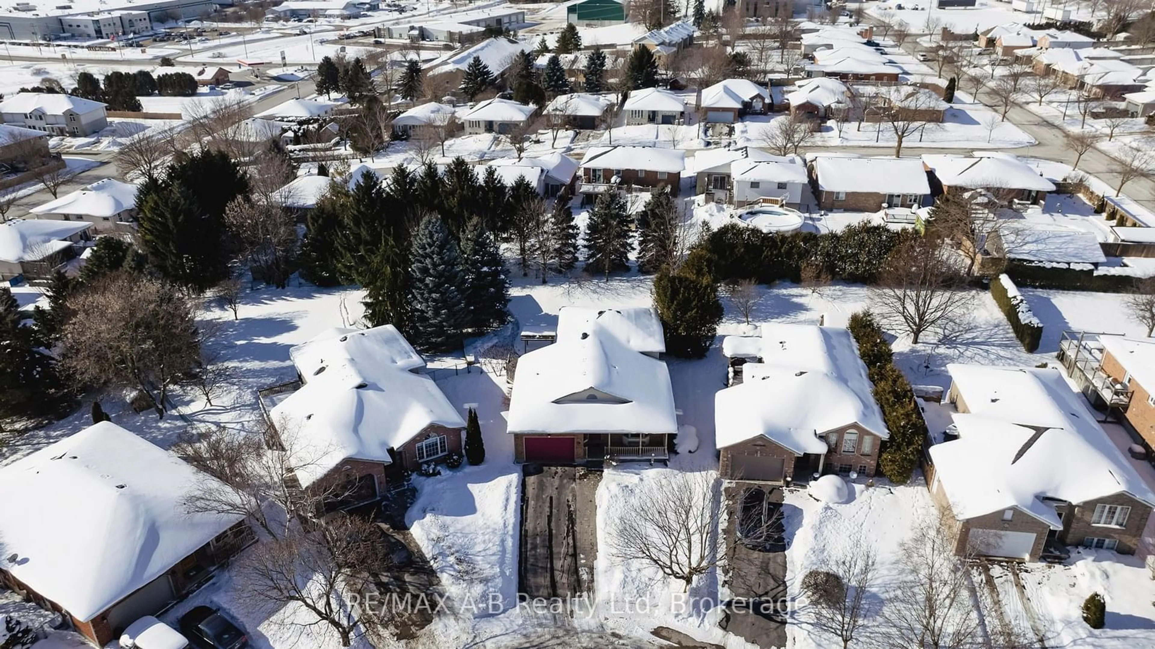 A pic from outside/outdoor area/front of a property/back of a property/a pic from drone, street for 36 Meadowridge Dr, St. Marys Ontario N4X 1B7