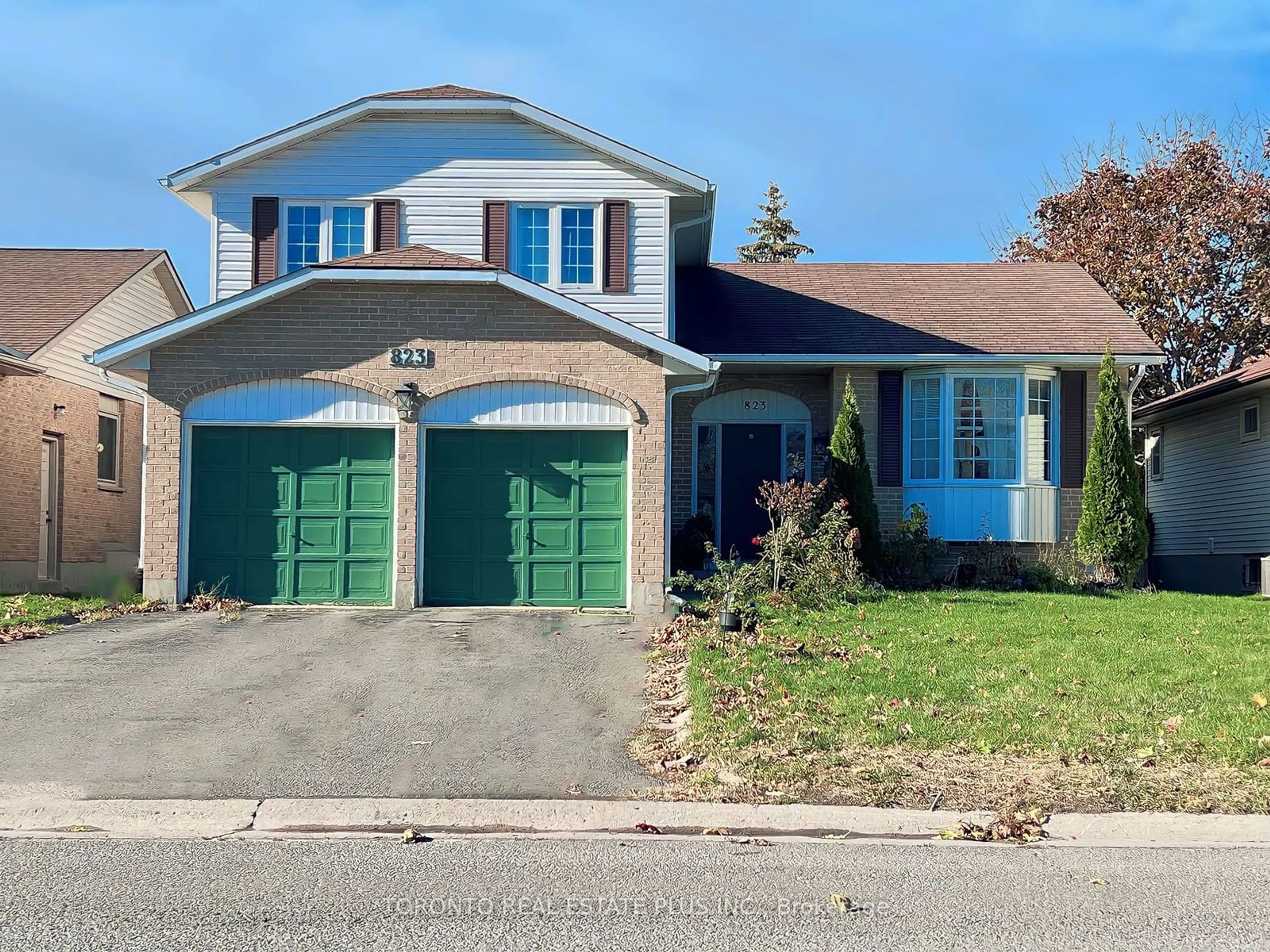 Home with vinyl exterior material, street for 823 Brandy Crt, Kingston Ontario K7M 8J7