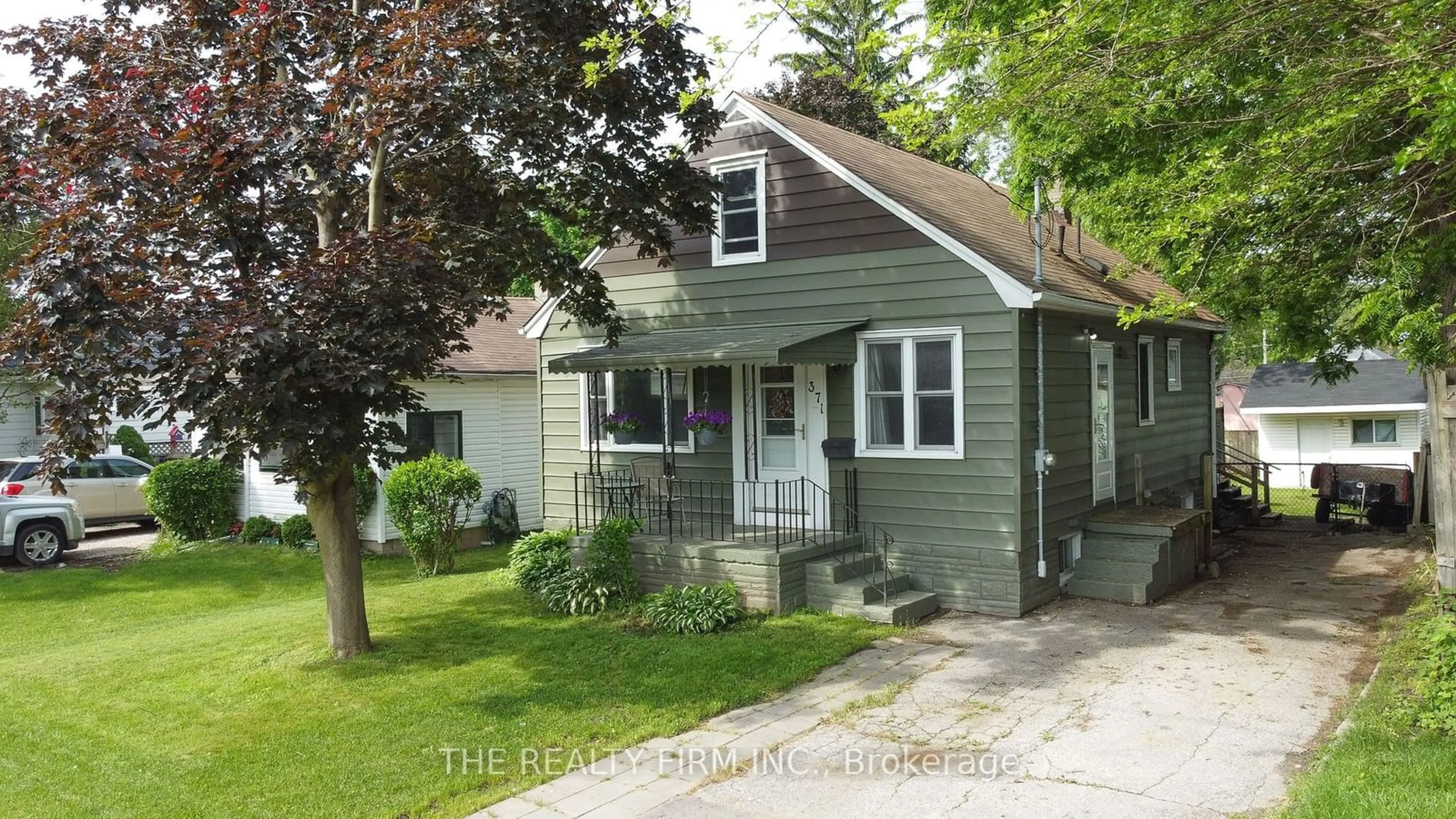 Home with vinyl exterior material, street for 371 Manitoba St, London Ontario N5W 4W2