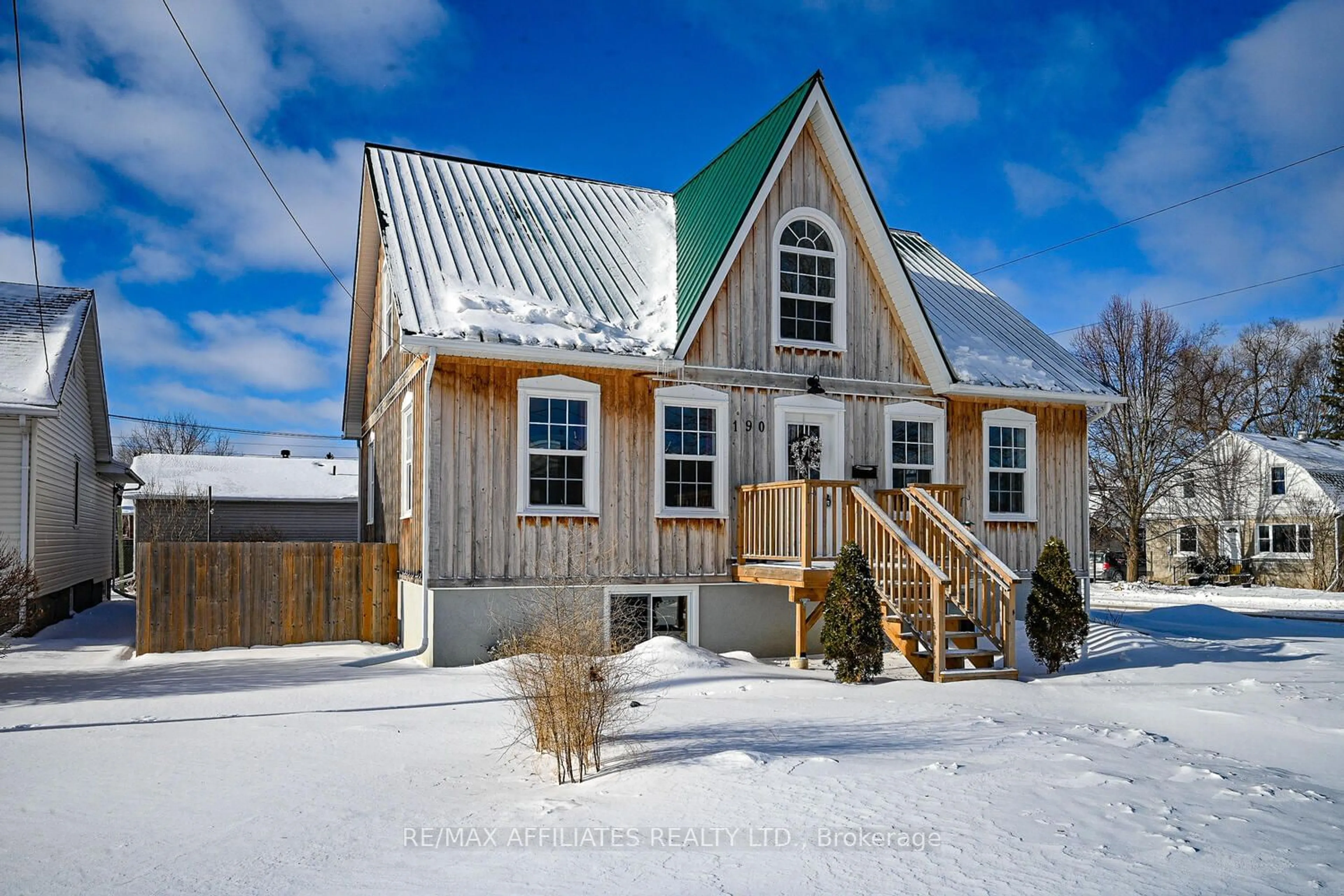 Home with vinyl exterior material, unknown for 190 Beckwith St, Smiths Falls Ontario K7A 2C8