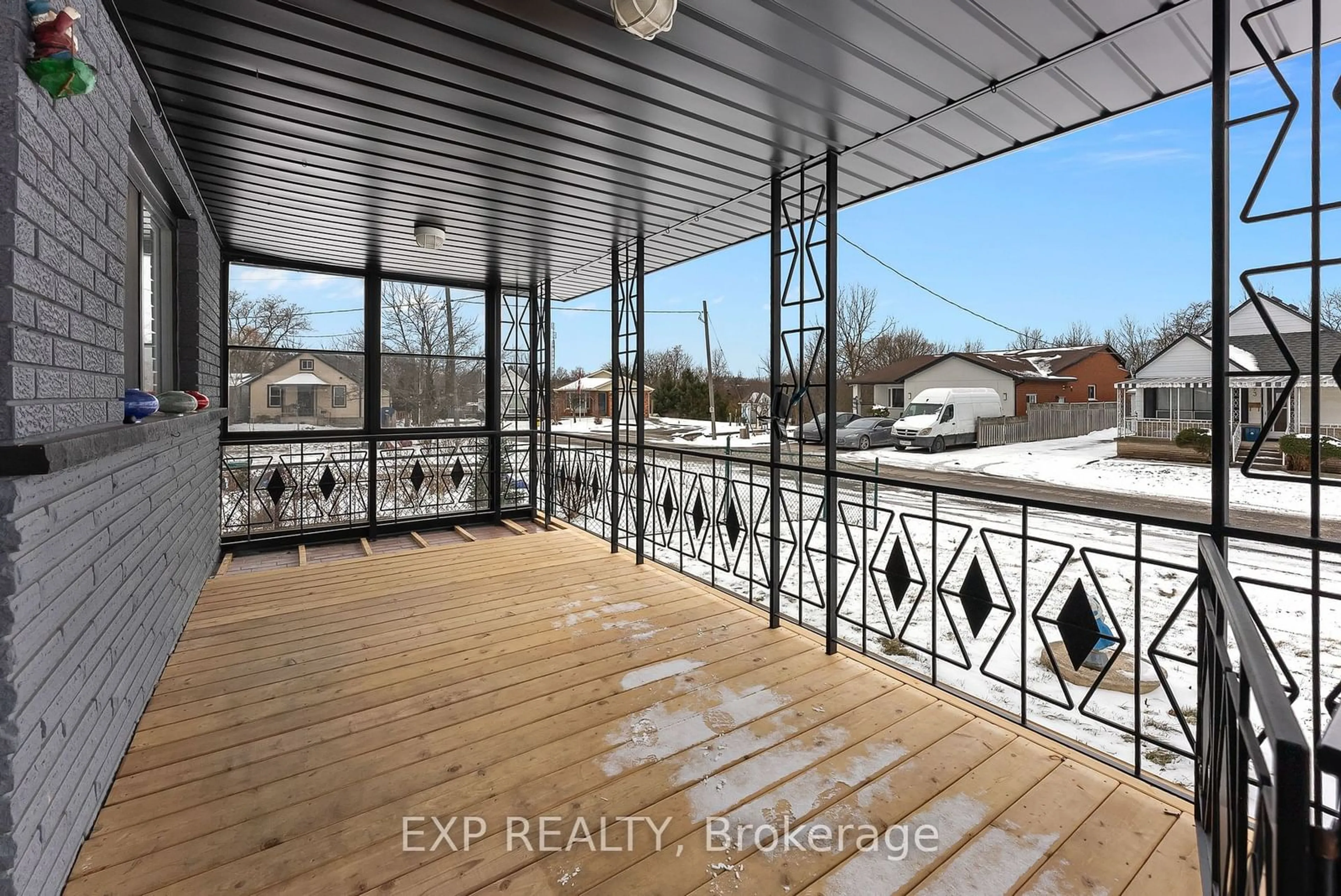 Patio, city buildings view from balcony for 6 Lucerne Pl, St. Catharines Ontario L2P 2E8