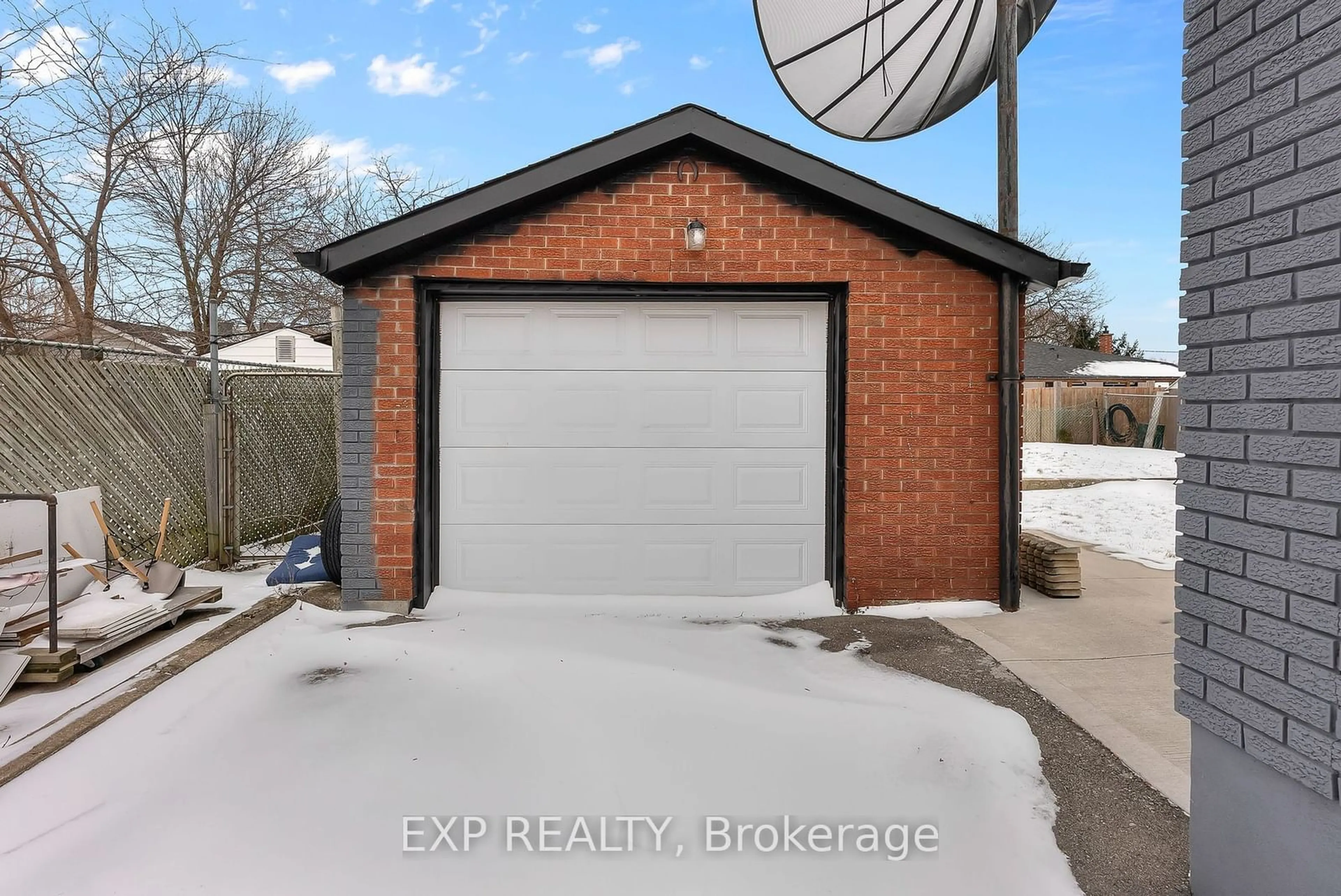 Home with brick exterior material, street for 6 Lucerne Pl, St. Catharines Ontario L2P 2E8