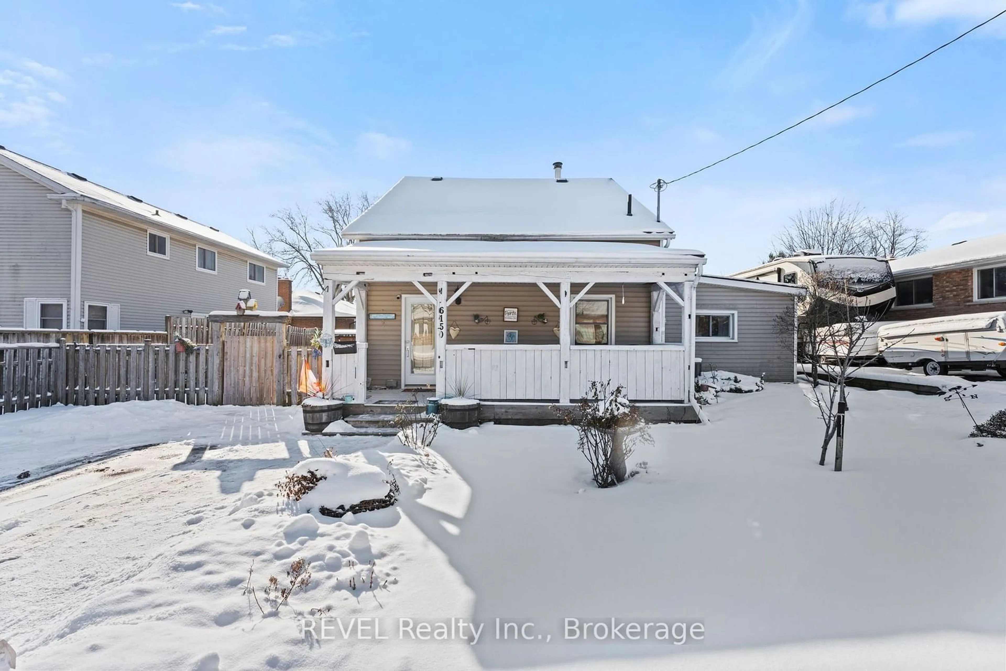 A pic from outside/outdoor area/front of a property/back of a property/a pic from drone, street for 6150 Church's Lane, Niagara Falls Ontario L2J 3Z7