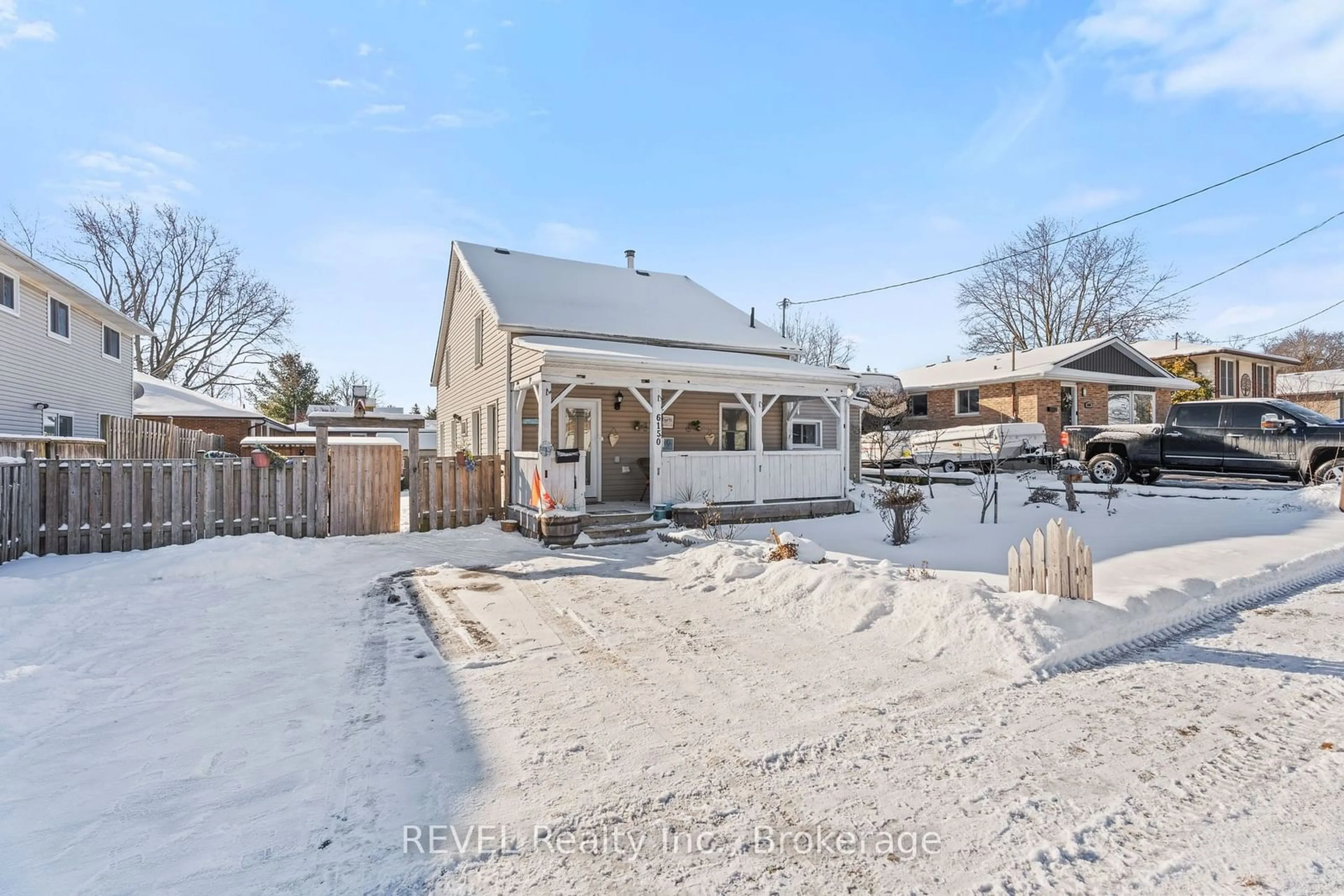 A pic from outside/outdoor area/front of a property/back of a property/a pic from drone, street for 6150 Church's Lane, Niagara Falls Ontario L2J 3Z7