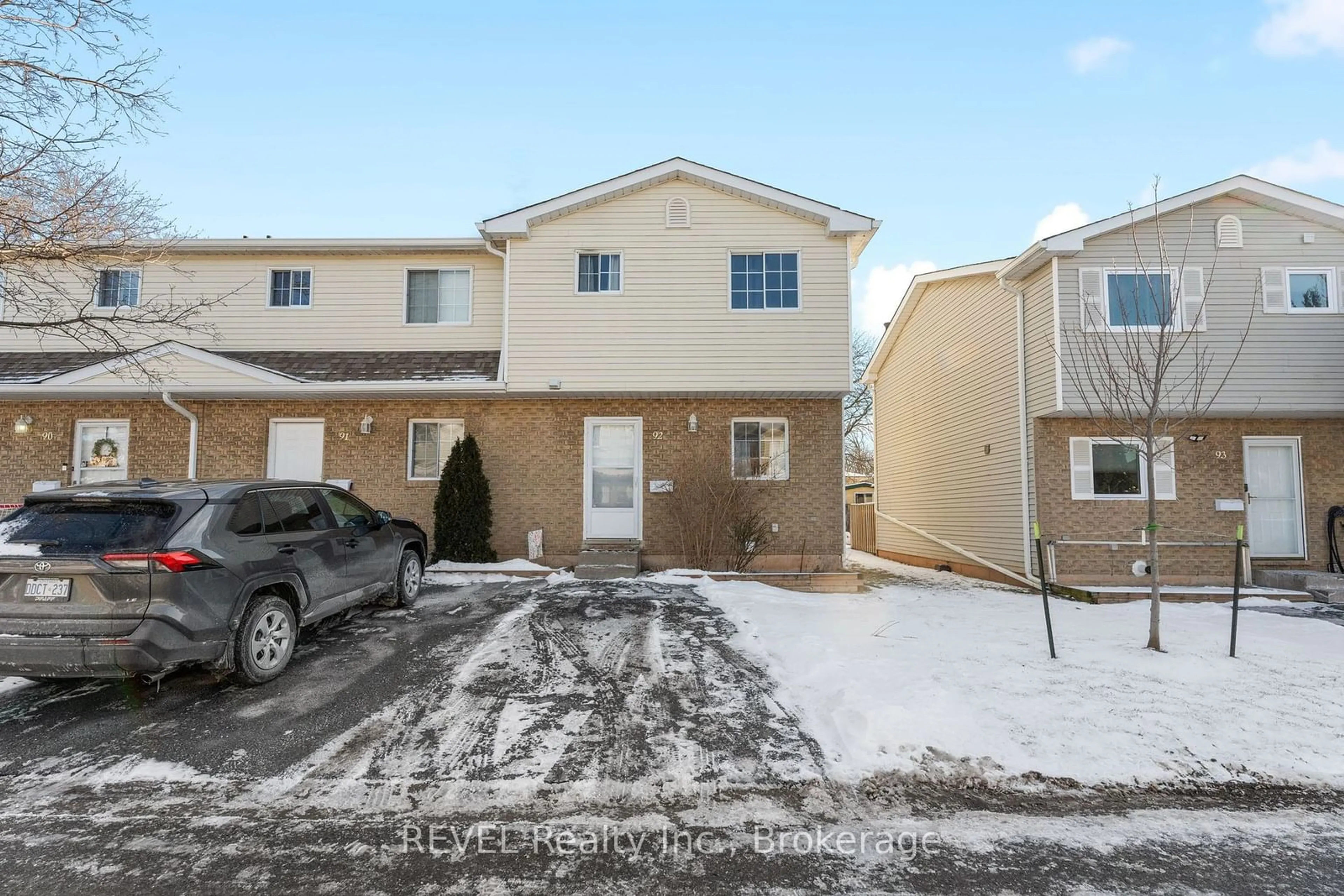 A pic from outside/outdoor area/front of a property/back of a property/a pic from drone, street for 8141 Coventry Rd #92, Niagara Falls Ontario L2H 2X7