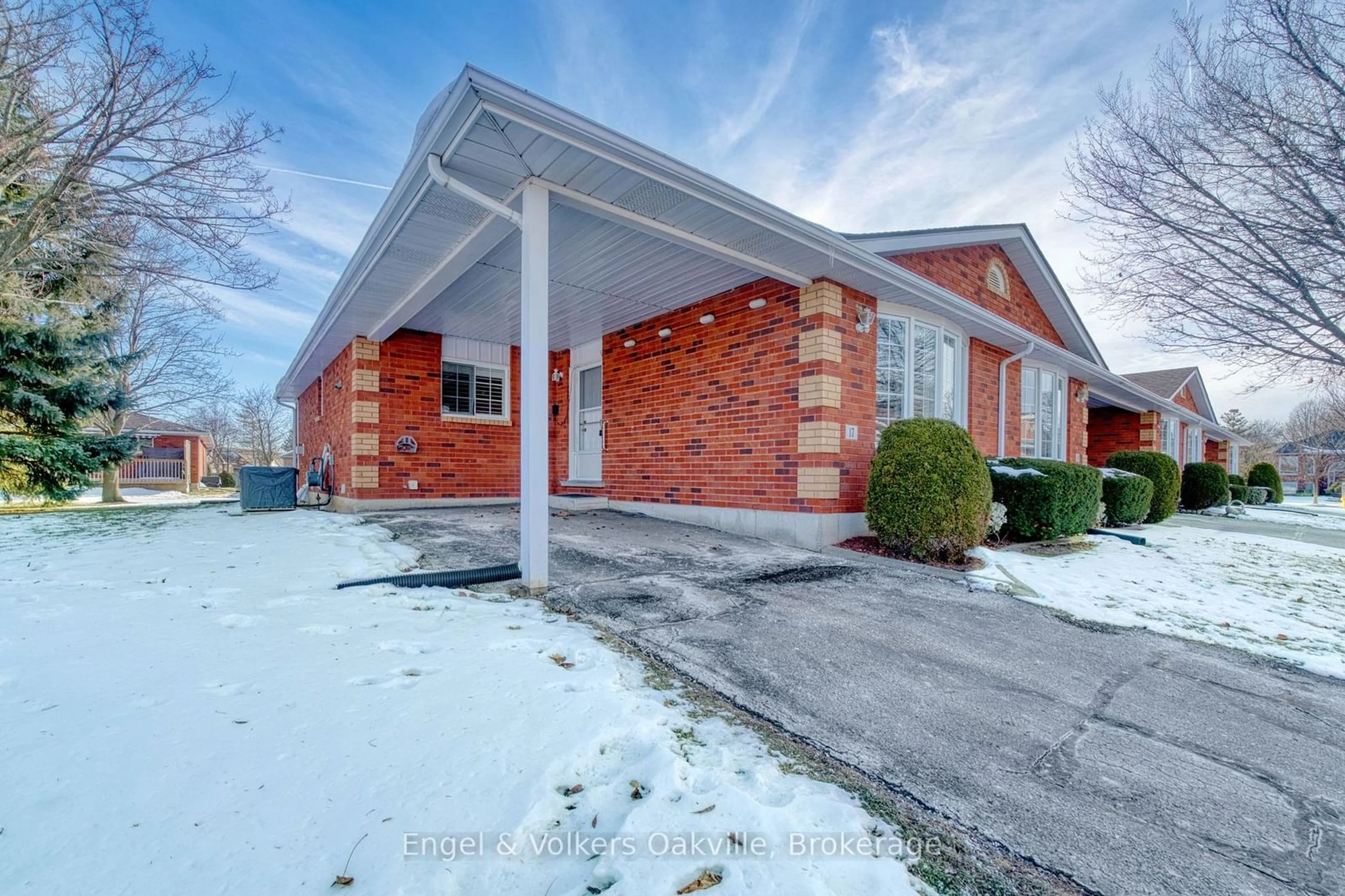 Home with brick exterior material, street for 20 Courtland Dr #17, Brantford Ontario N3R 7Y2