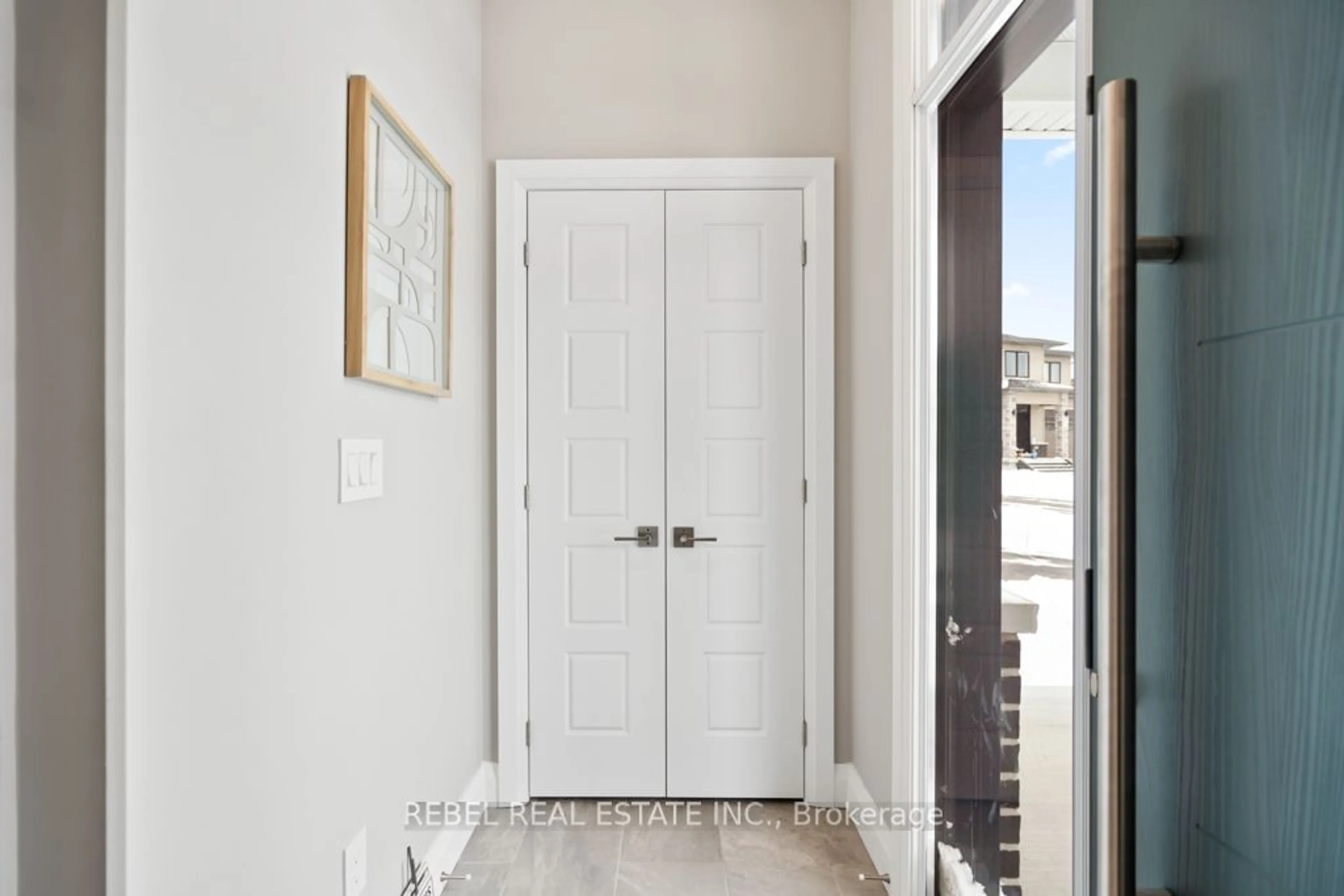 Indoor entryway for 6 Lillys Crt, Cramahe Ontario K0K 1S0