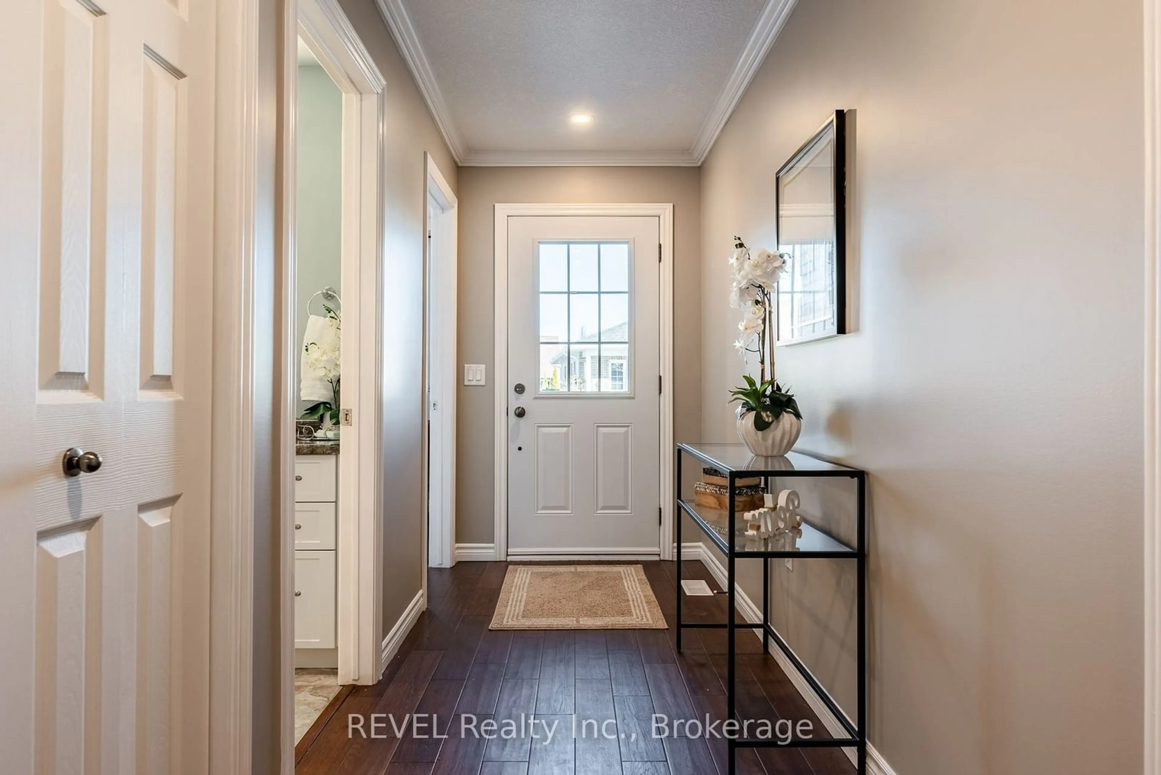 Indoor entryway for 3918 PRIMROSE Lane, Lincoln Ontario L0R 2C0