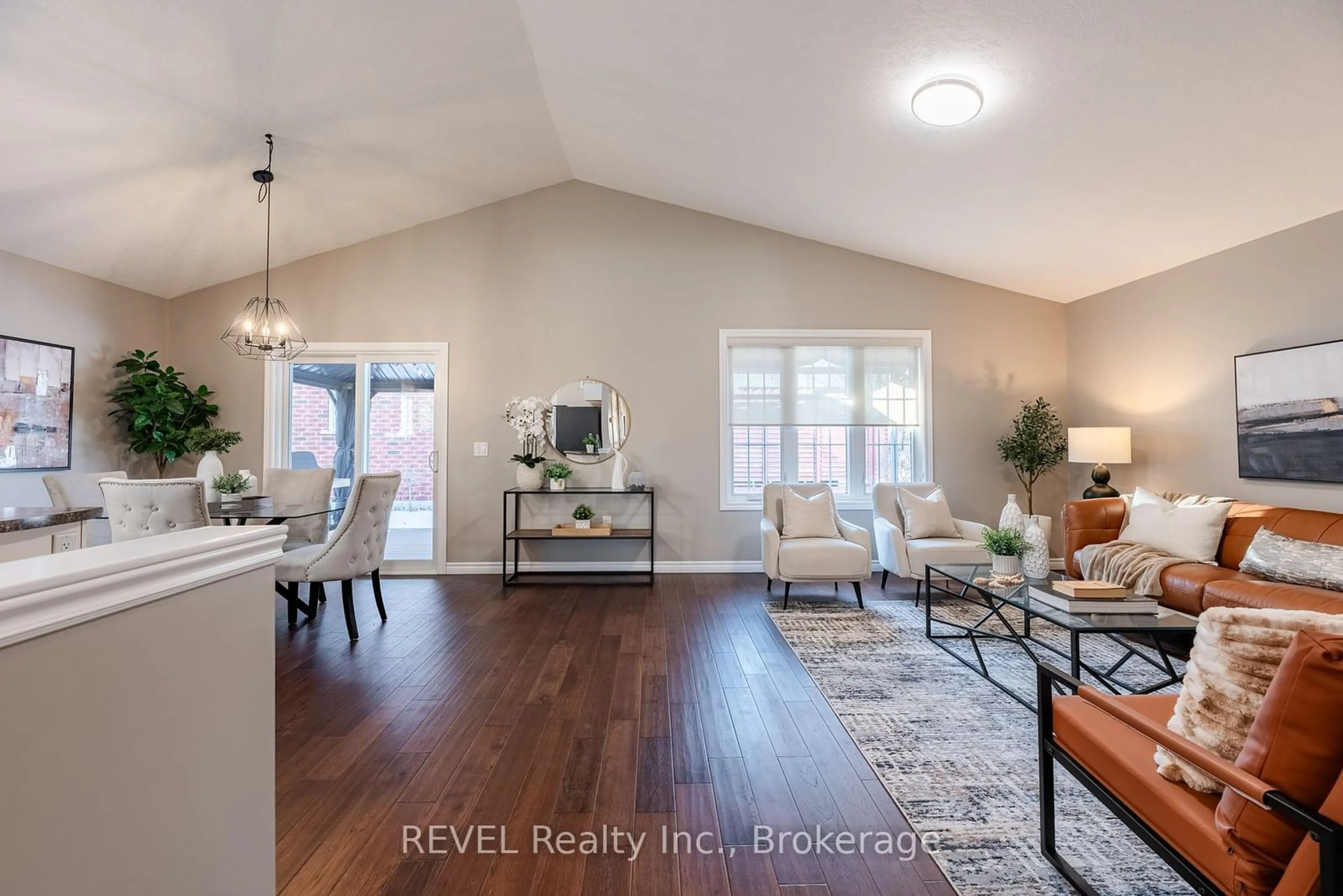 Living room with furniture, unknown for 3918 PRIMROSE Lane, Lincoln Ontario L0R 2C0