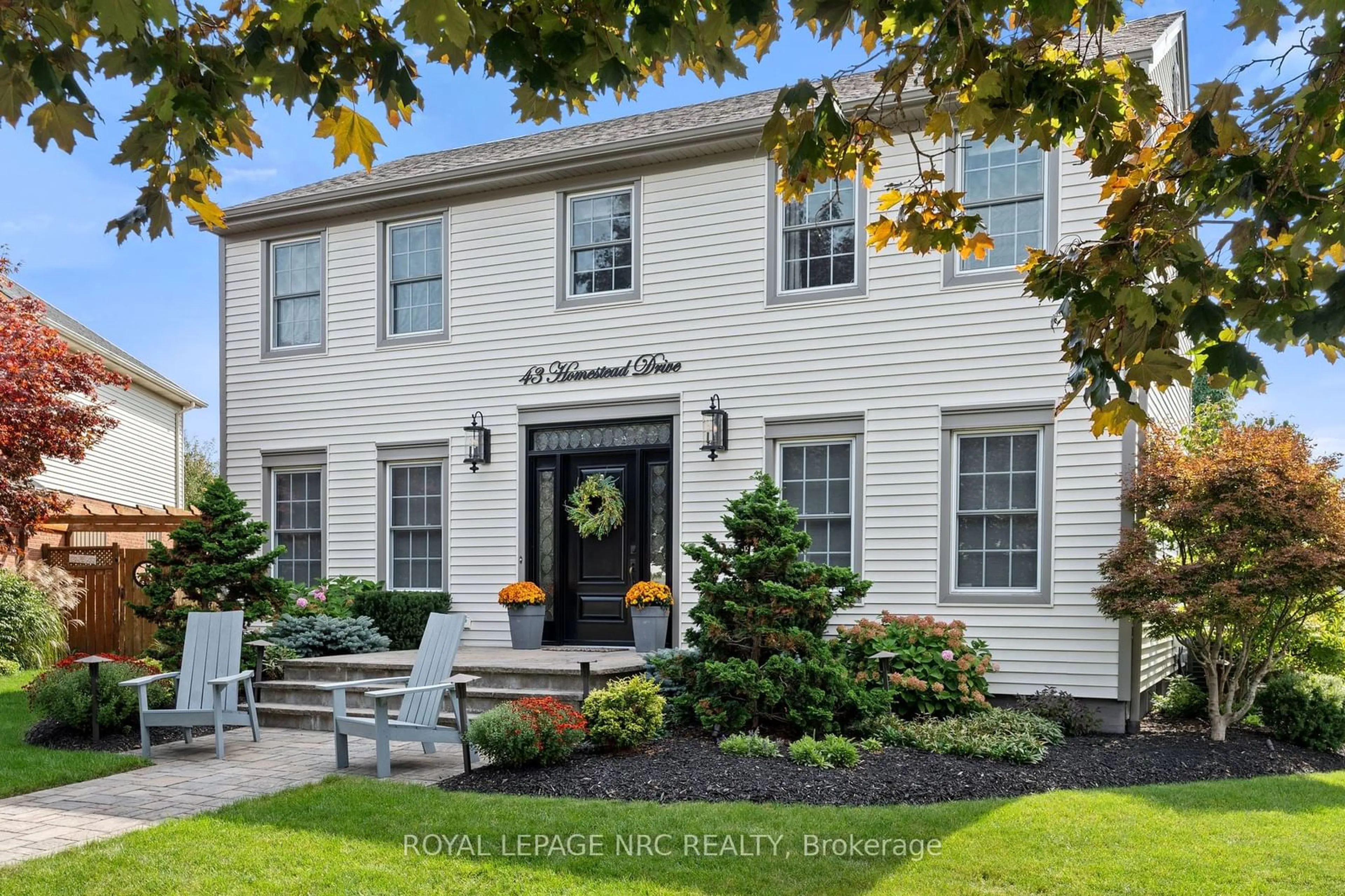 Home with vinyl exterior material, street for 43 Homestead Dr, Niagara-on-the-Lake Ontario L0S 1J0