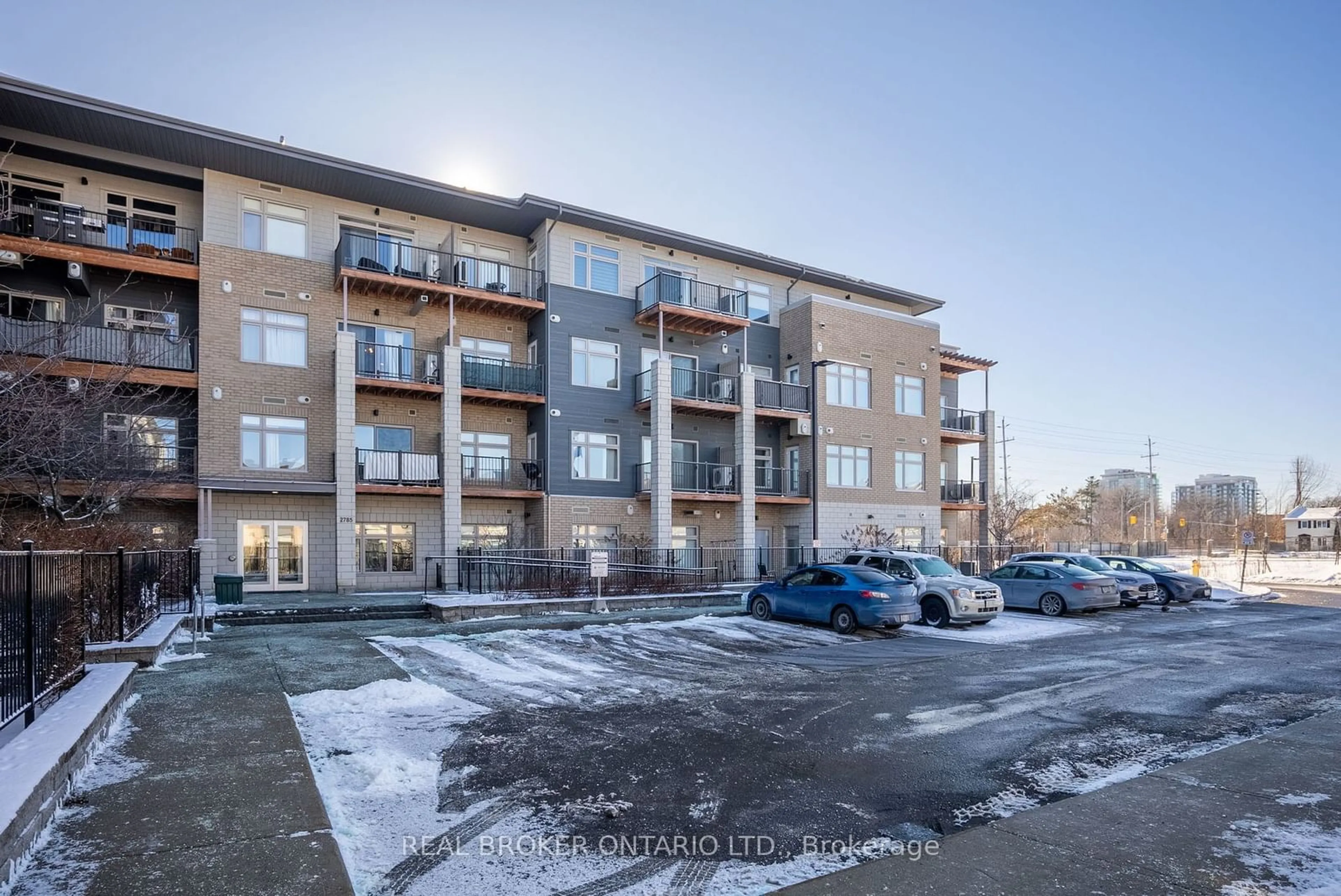 A pic from outside/outdoor area/front of a property/back of a property/a pic from drone, building for 2785 Baseline Rd #311, Parkway Park - Queensway Terrace S and Area Ontario K2H 0B7