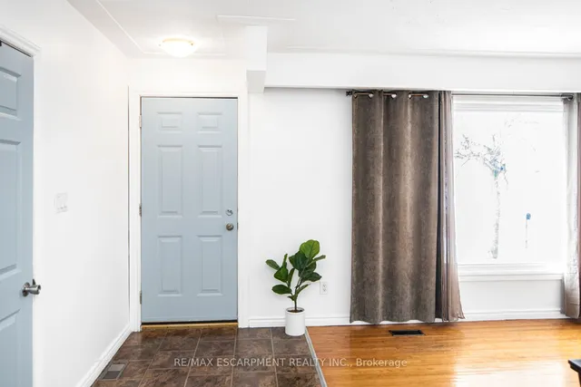 Additional property image - 725 Mud St