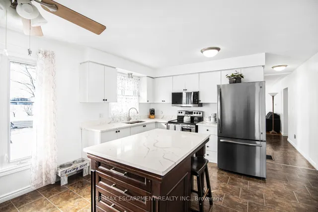 Additional property image - 725 Mud St