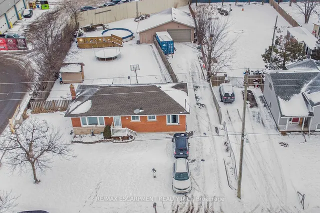 Additional property image - 725 Mud St