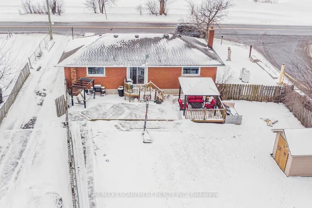 Additional property image - 725 Mud St