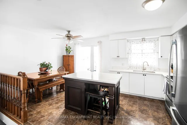 Additional property image - 725 Mud St