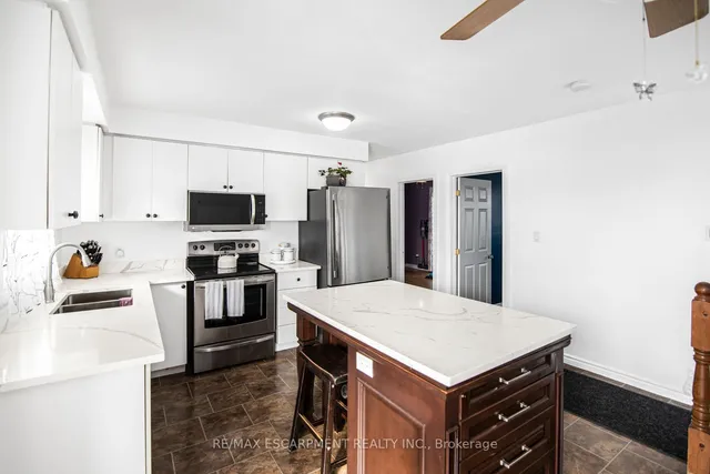 Additional property image - 725 Mud St