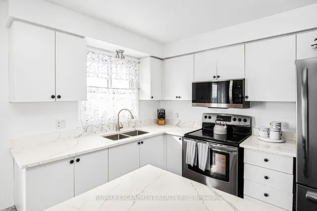 Additional property image - 725 Mud St
