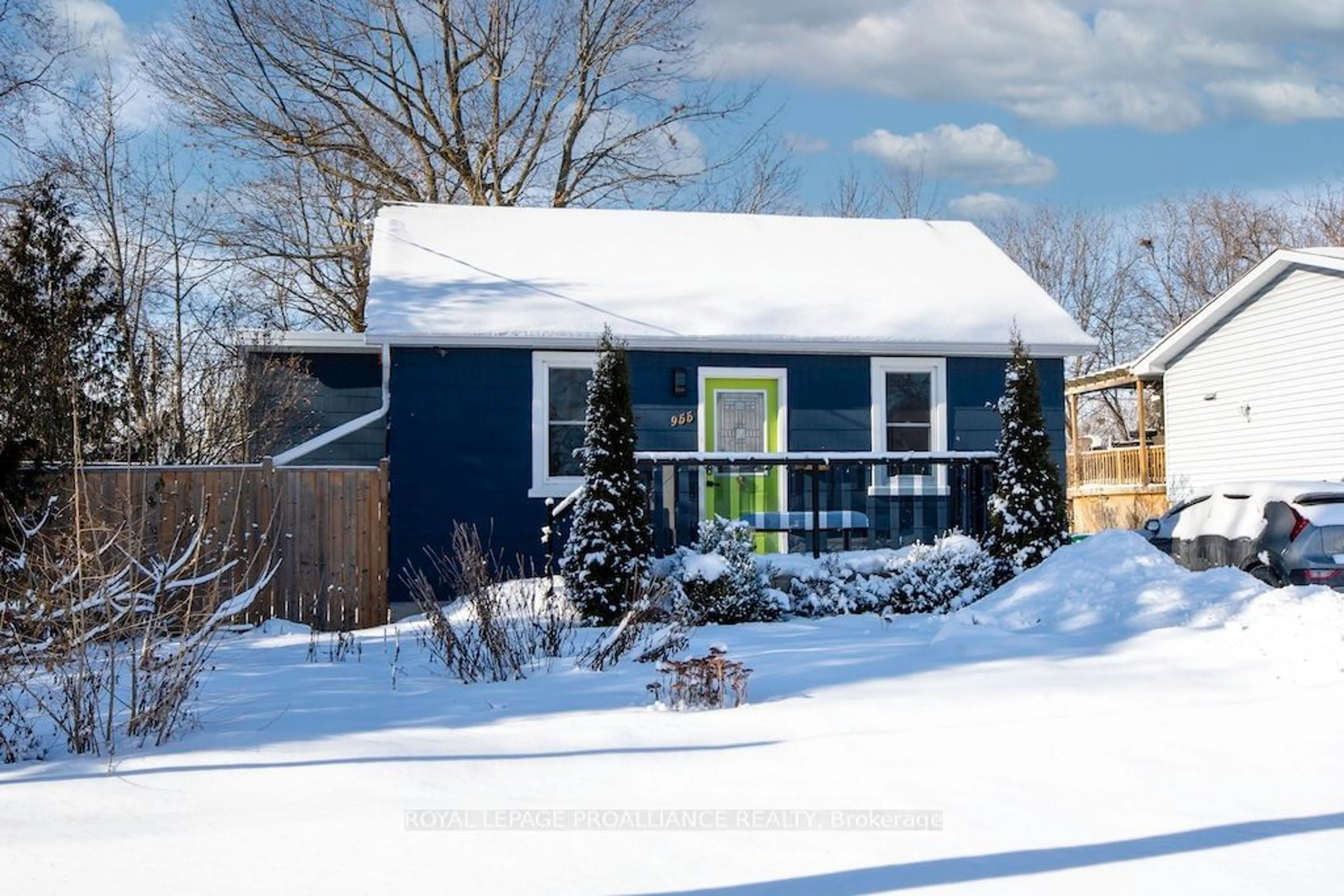 Shed for 955 Ford St, Peterborough Ontario K9J 5V5