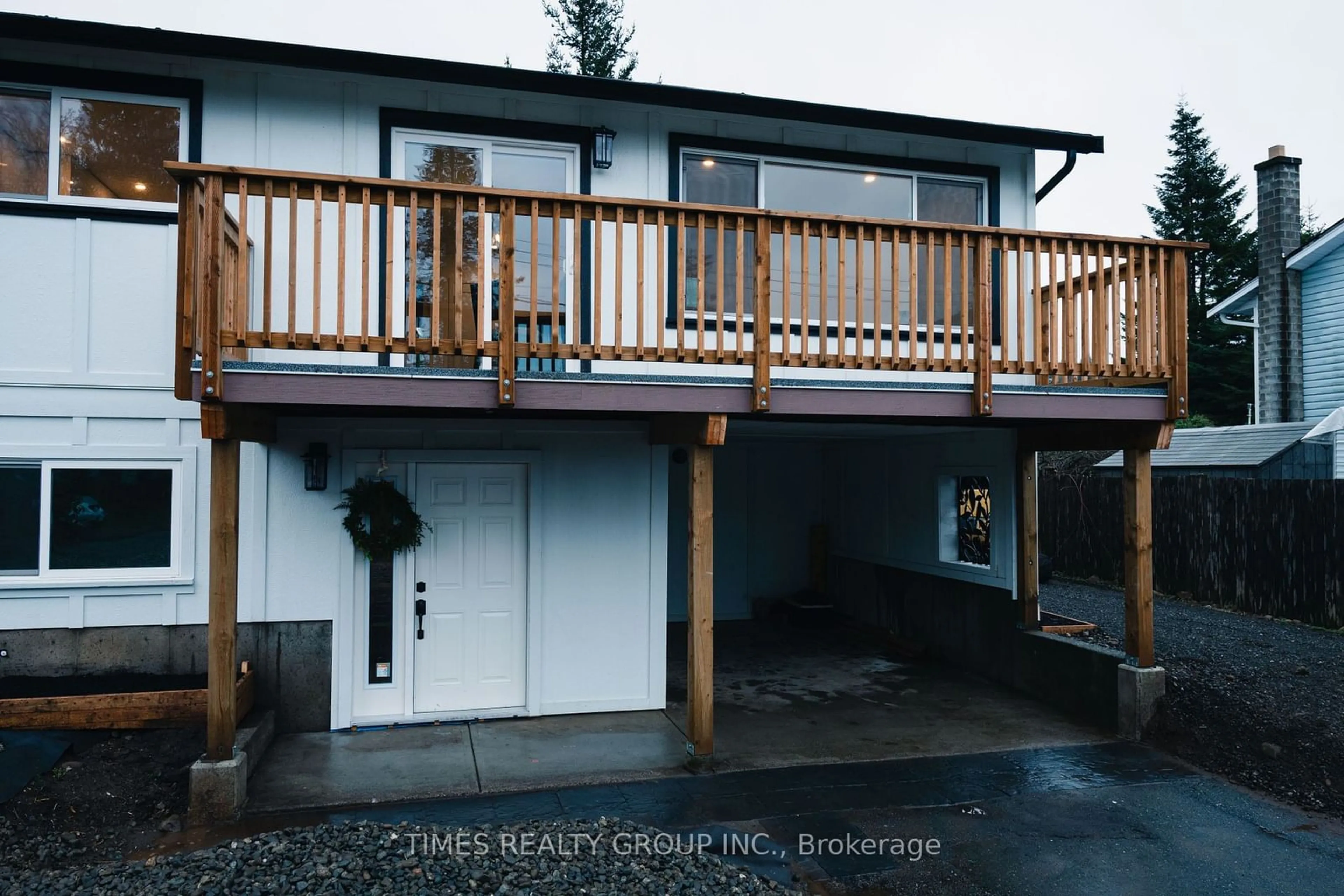 Home with vinyl exterior material, street for 4644 MacIntyre Ave, Out of Area British Columbia V9N 6R2