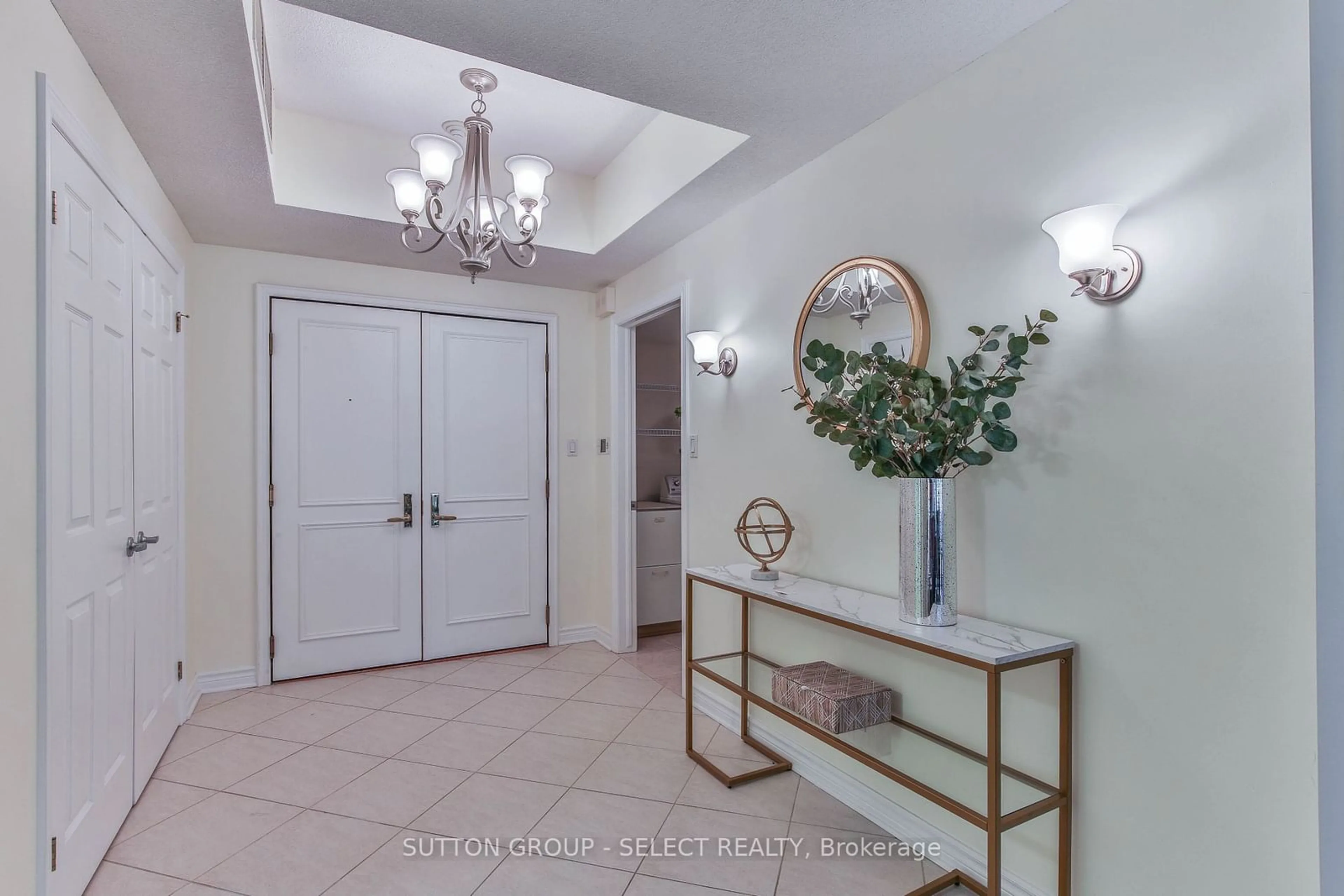 Indoor entryway for 250 SYDENHAM St #211, London Ontario N6A 5S1