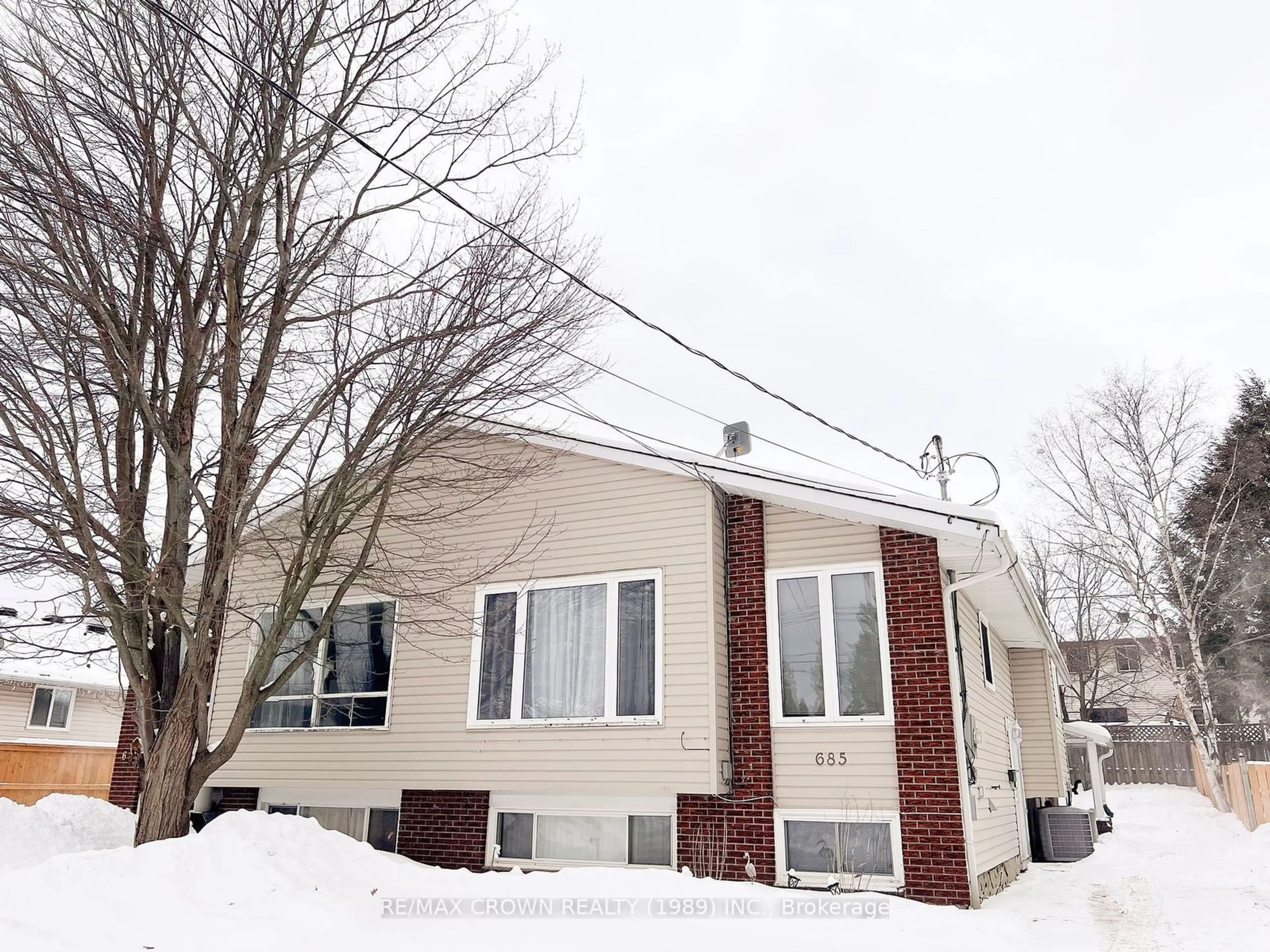 Unknown for 685 Robarts Ave, North Bay Ontario P1B 7E5