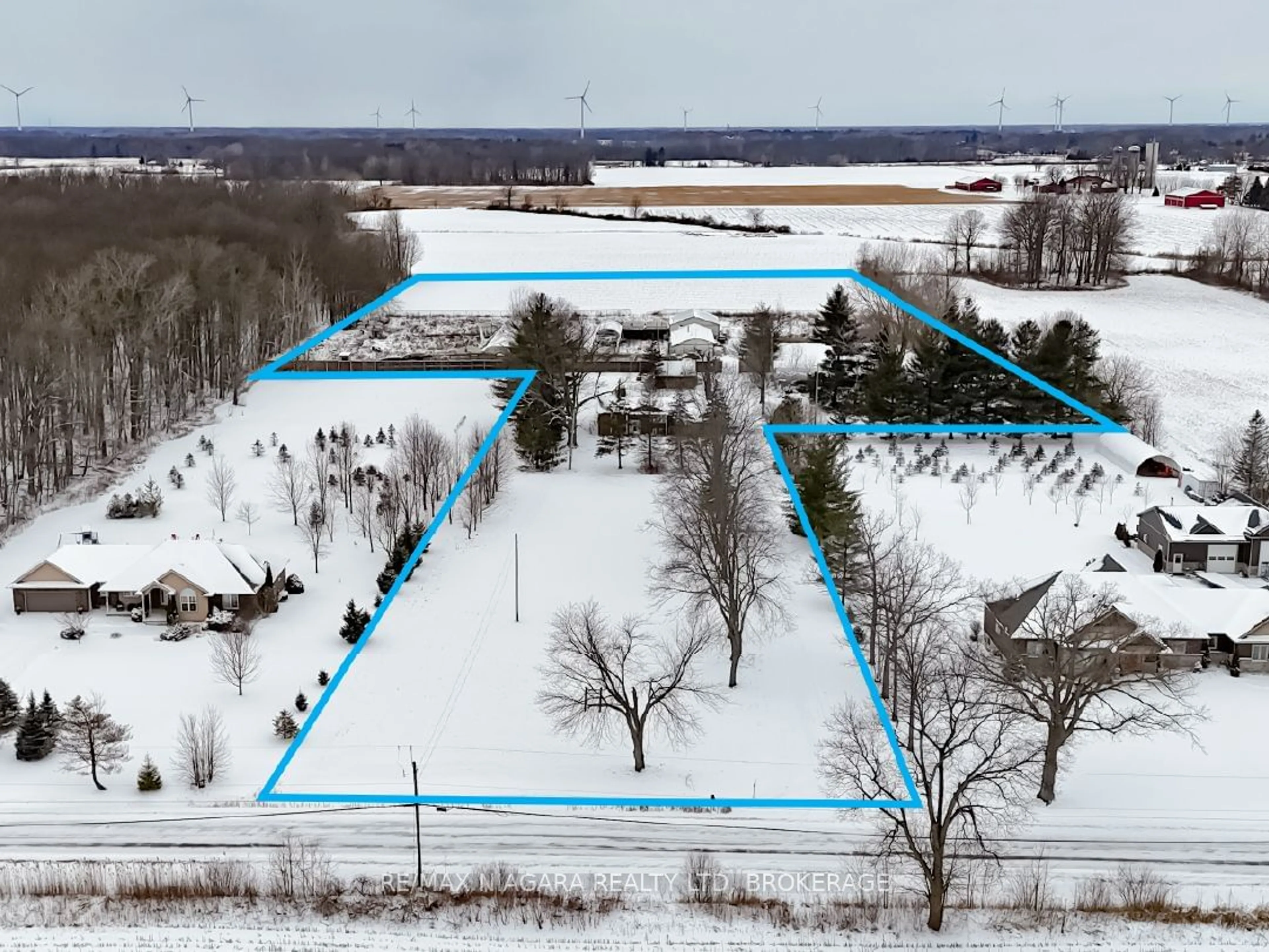 A pic from outside/outdoor area/front of a property/back of a property/a pic from drone, unknown for 43270 Pettit Rd, Wainfleet Ontario L0S 1V0