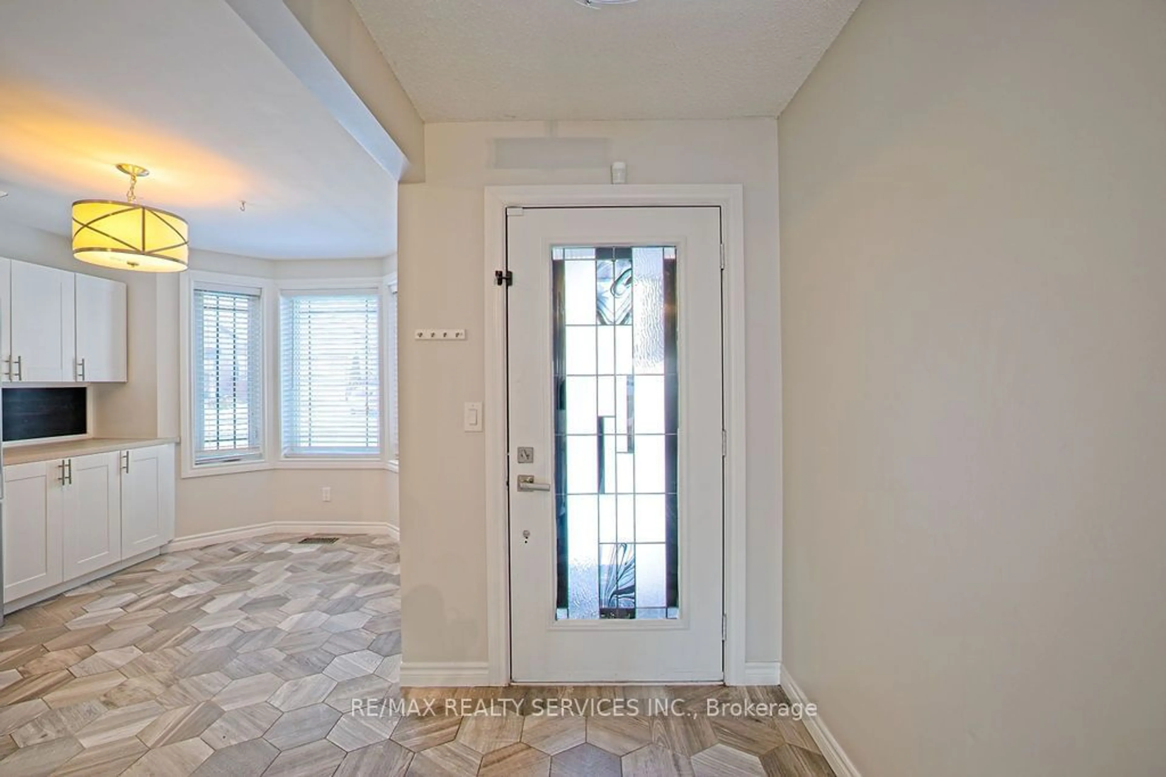 Indoor entryway for 790 HUNTERS GATE Cres, Woodstock Ontario N4V 1G4