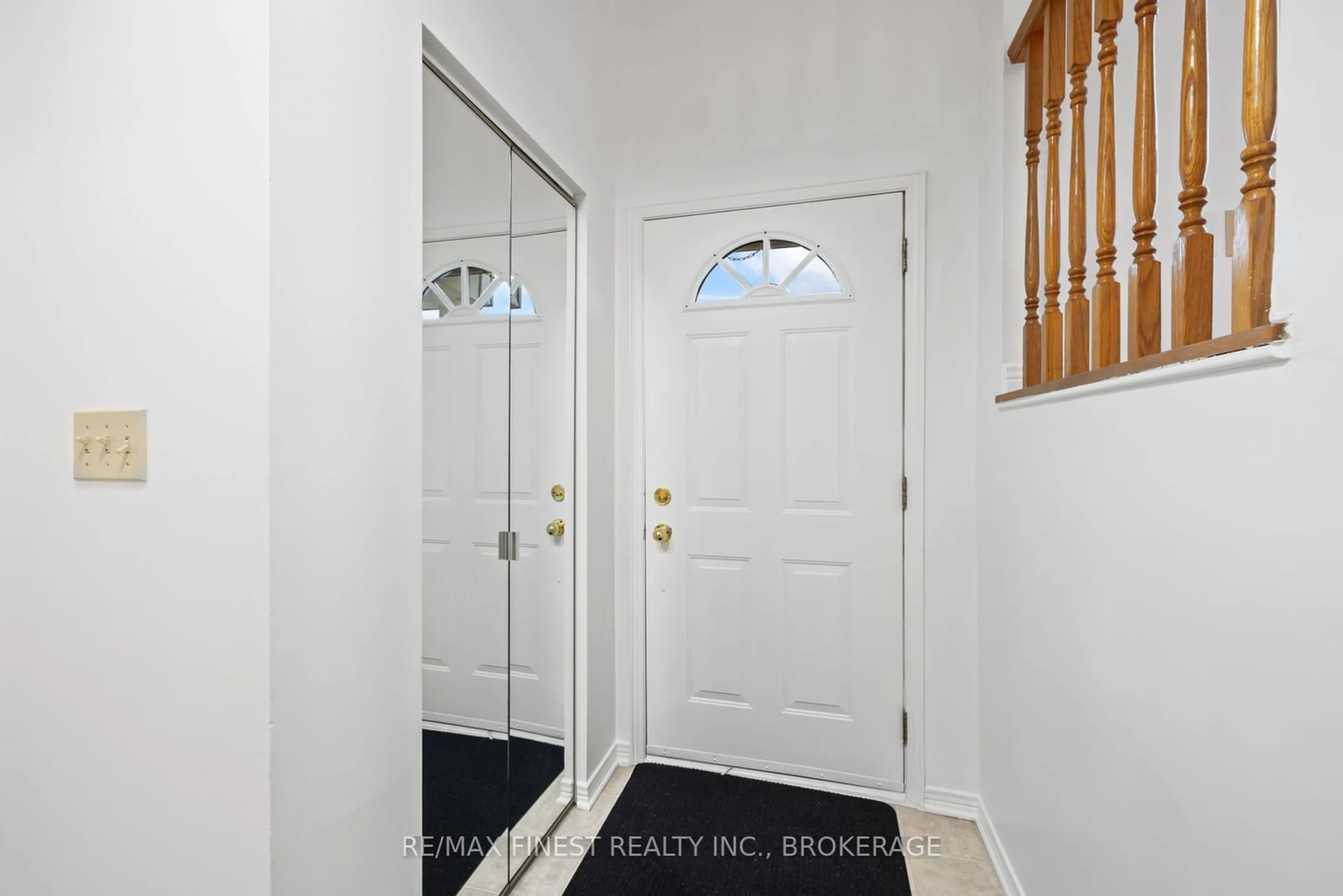 Indoor entryway for 880 Winchester Lane, Kingston Ontario K7P 2S6