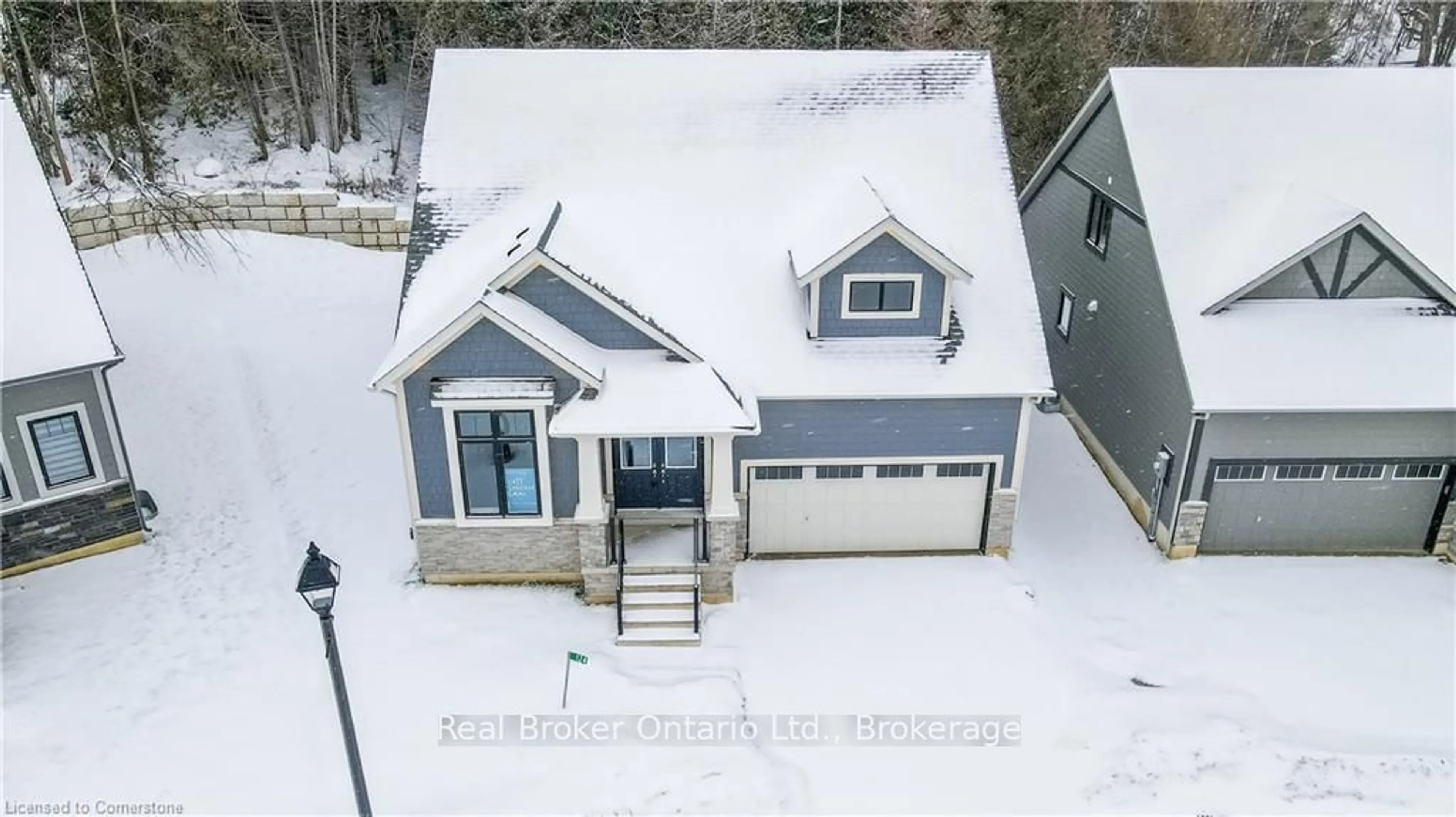 A pic from outside/outdoor area/front of a property/back of a property/a pic from drone, street for 124 Beacon Dr, Blue Mountains Ontario N0H 2P0