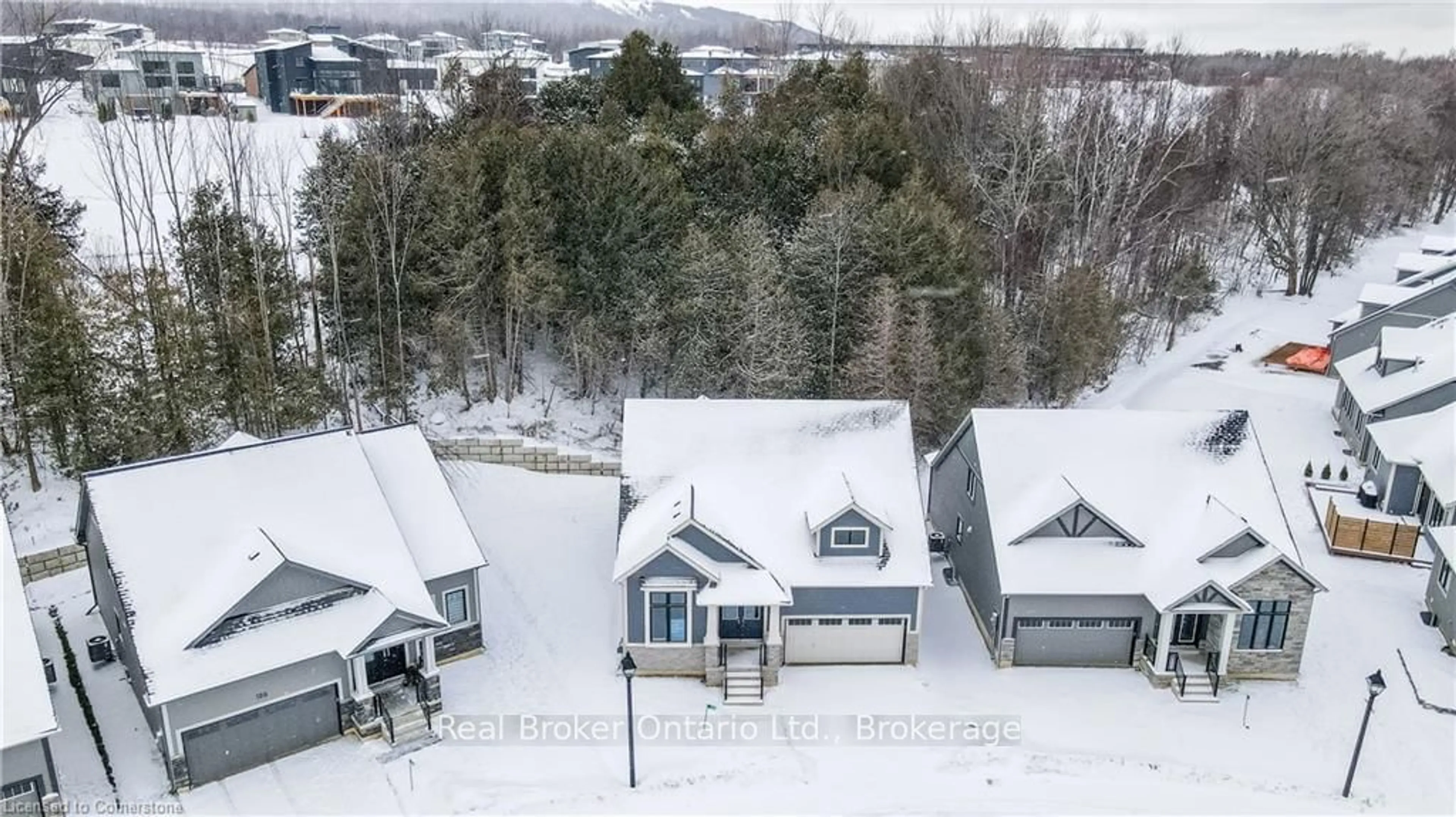 A pic from outside/outdoor area/front of a property/back of a property/a pic from drone, mountain view for 124 Beacon Dr, Blue Mountains Ontario N0H 2P0