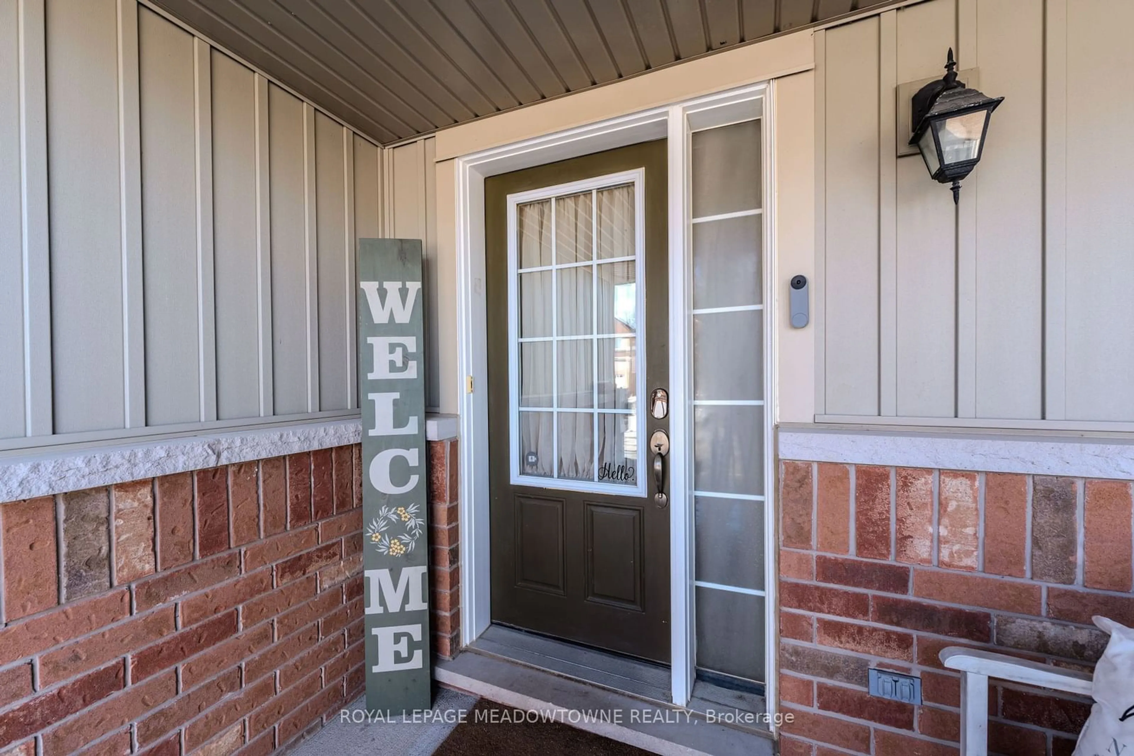 Indoor entryway for 6 Avedisian St, Brantford Ontario N3T 0G8