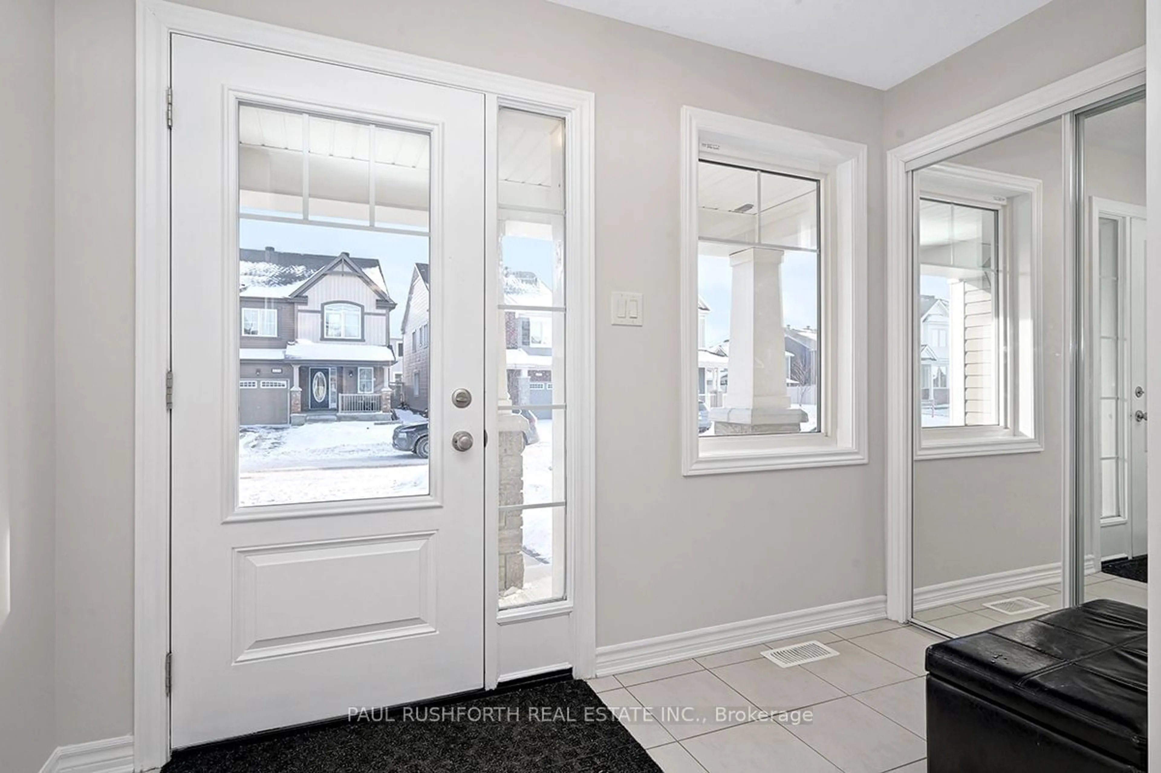 Indoor entryway for 538 Arum Terr, Orleans - Cumberland and Area Ontario K4A 1E6