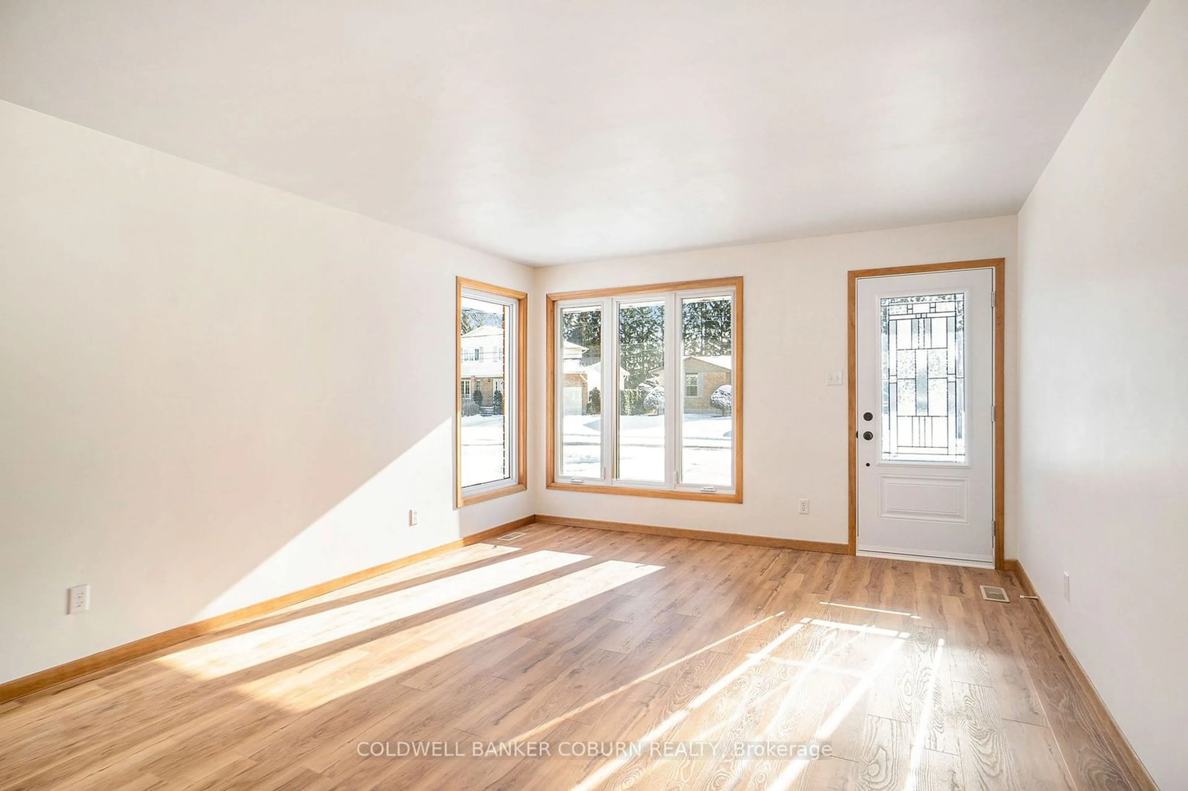 Indoor entryway for 59-61 Streeterpete Rd, North Dundas Ontario K0C 1H0