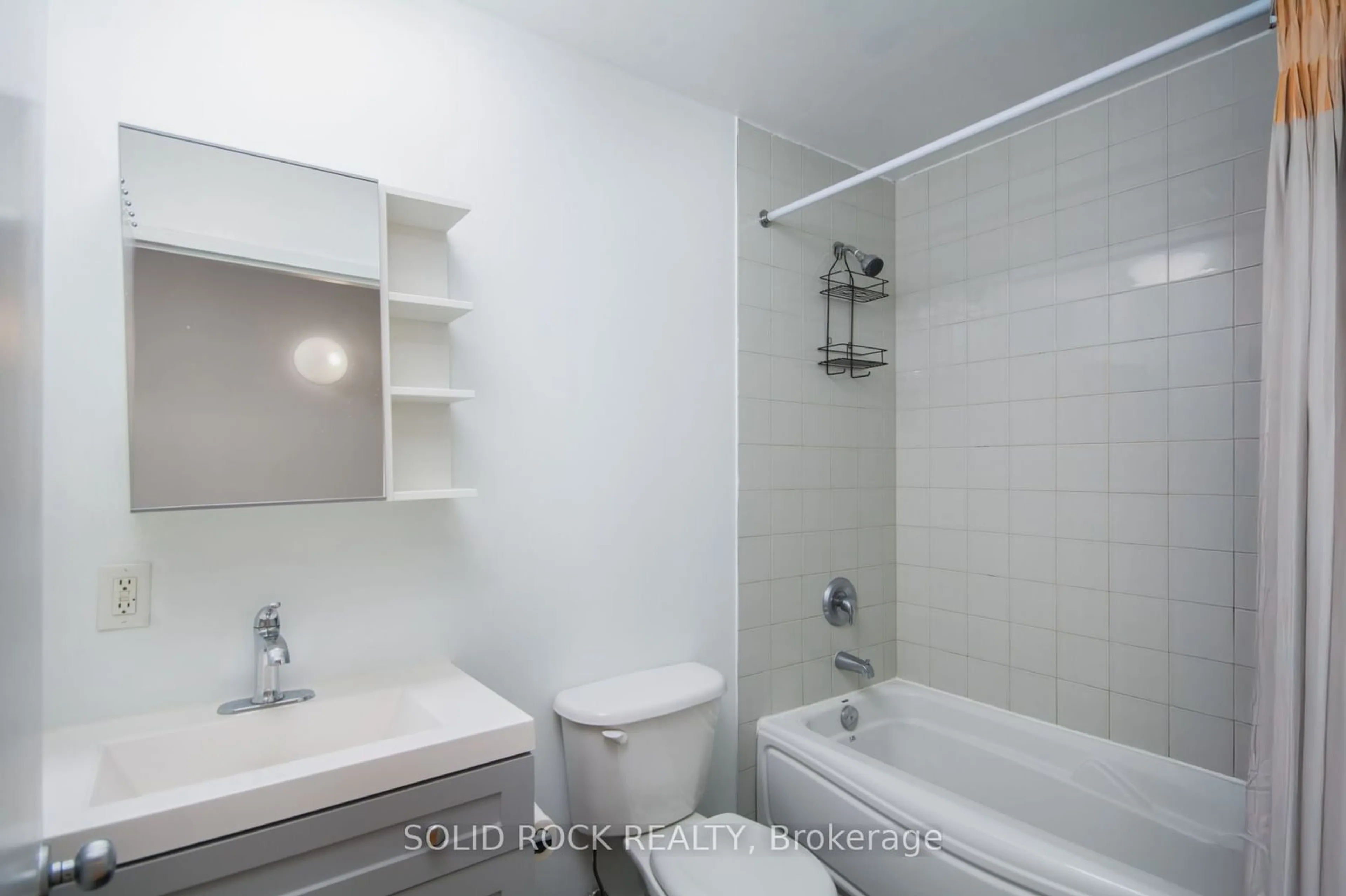 Standard bathroom, ceramic/tile floor for 179 George St #904, Lower Town - Sandy Hill Ontario K1N 1J8