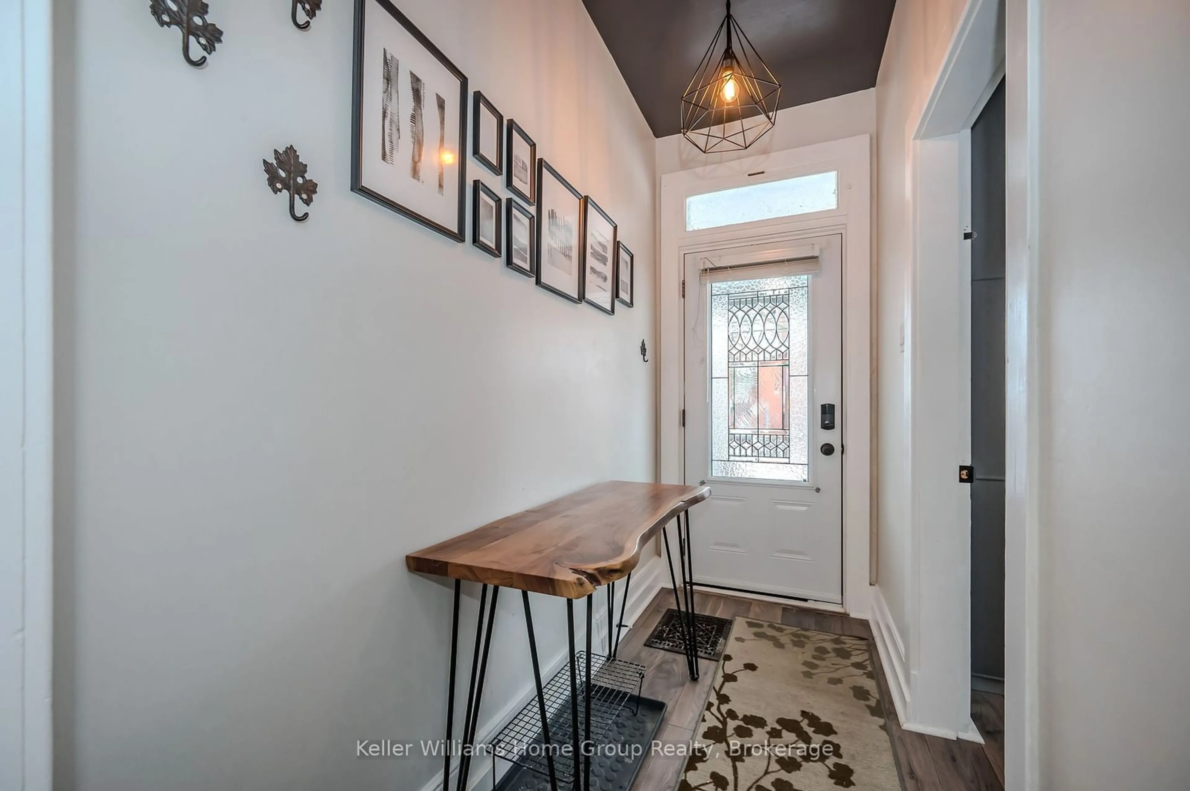 Indoor entryway for 45 King St, Guelph Ontario N1E 4P5