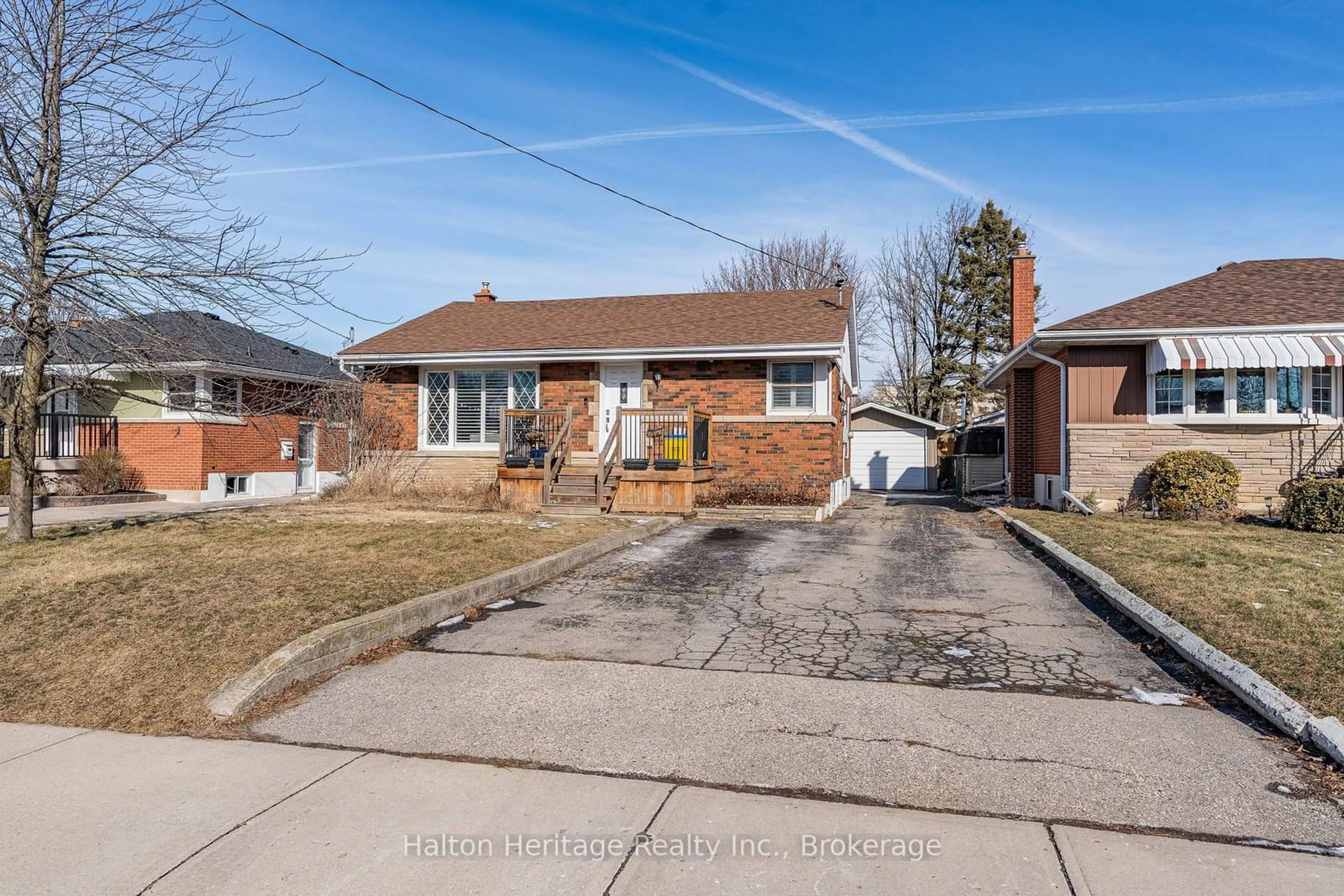 Home with brick exterior material, street for 39 Wildewood Ave, Hamilton Ontario L8T 1X4