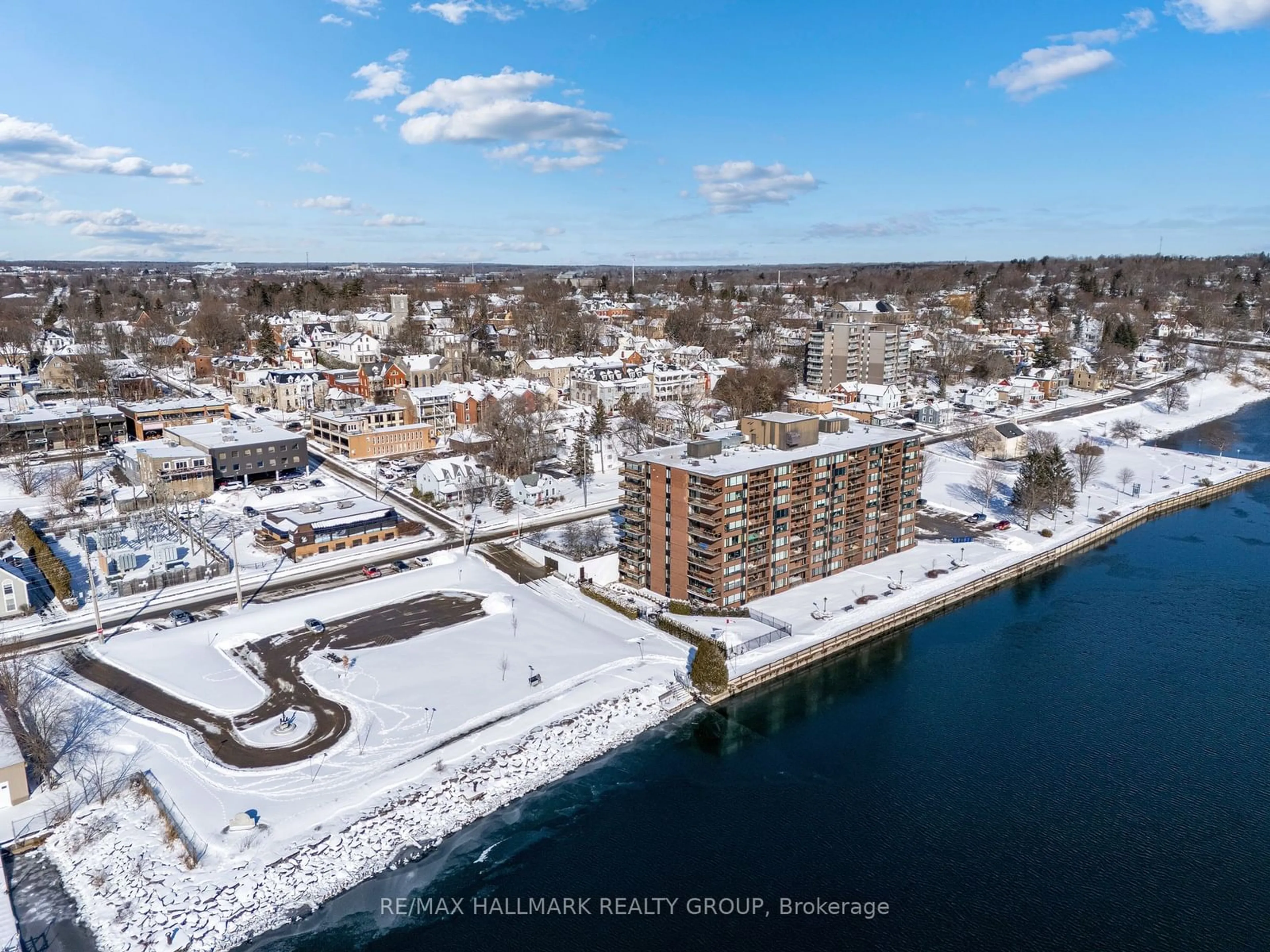 A pic from outside/outdoor area/front of a property/back of a property/a pic from drone, water/lake/river/ocean view for 55 WATER St #405, Brockville Ontario K6V 1A3